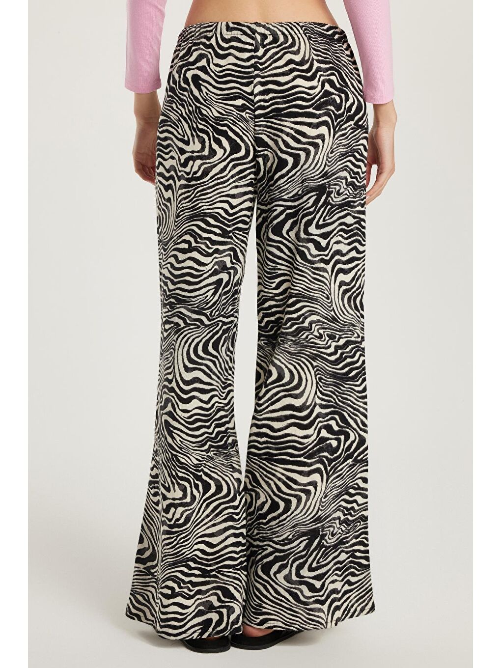 Siyah Kadın Relax Fit Rahat Kesim Beli Lastikli Bağlamalı Desenli Pantolon-4