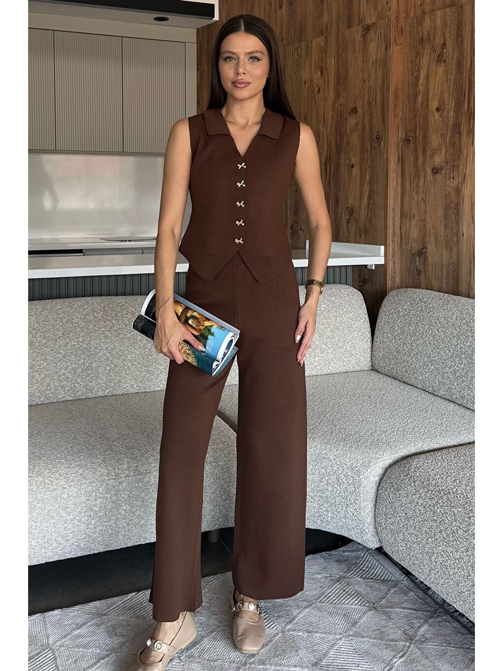 Kahverengi Gömlek Yaka Yelek Pantolon Triko İkili Takım
