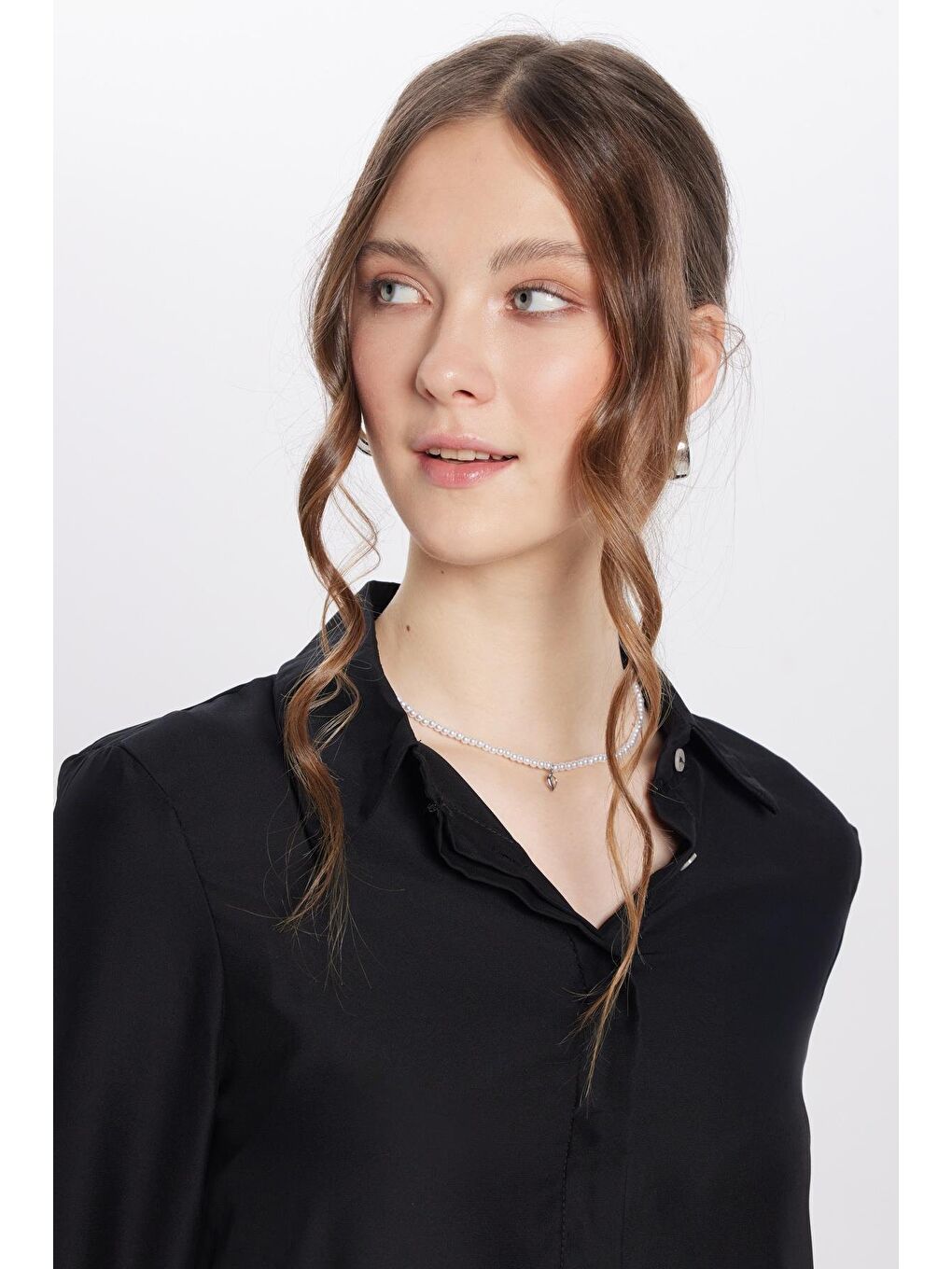 Kadın Relax Fit Rahat Kesim Satenli Kumaş Siyah Uzun Manşet Düz Gömlek-1