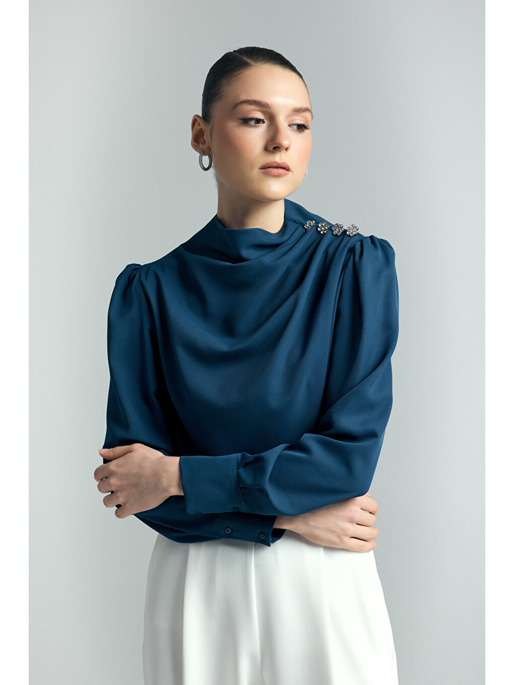 Düğmeleri Taş Detaylı Bluz - İndigo-4
