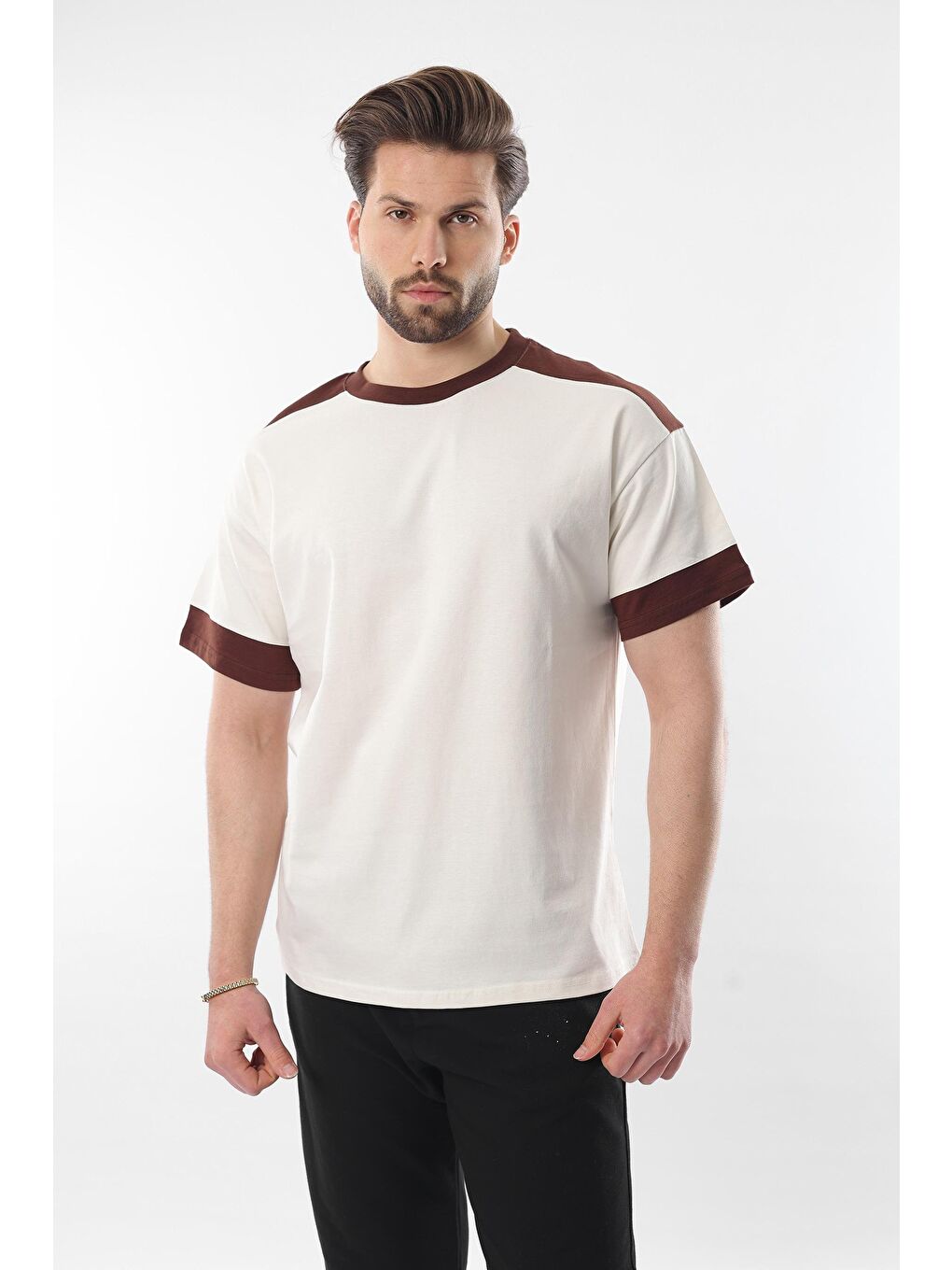 Ekru Omzu Şerit Detaylı Erkek Tişört E7125-1