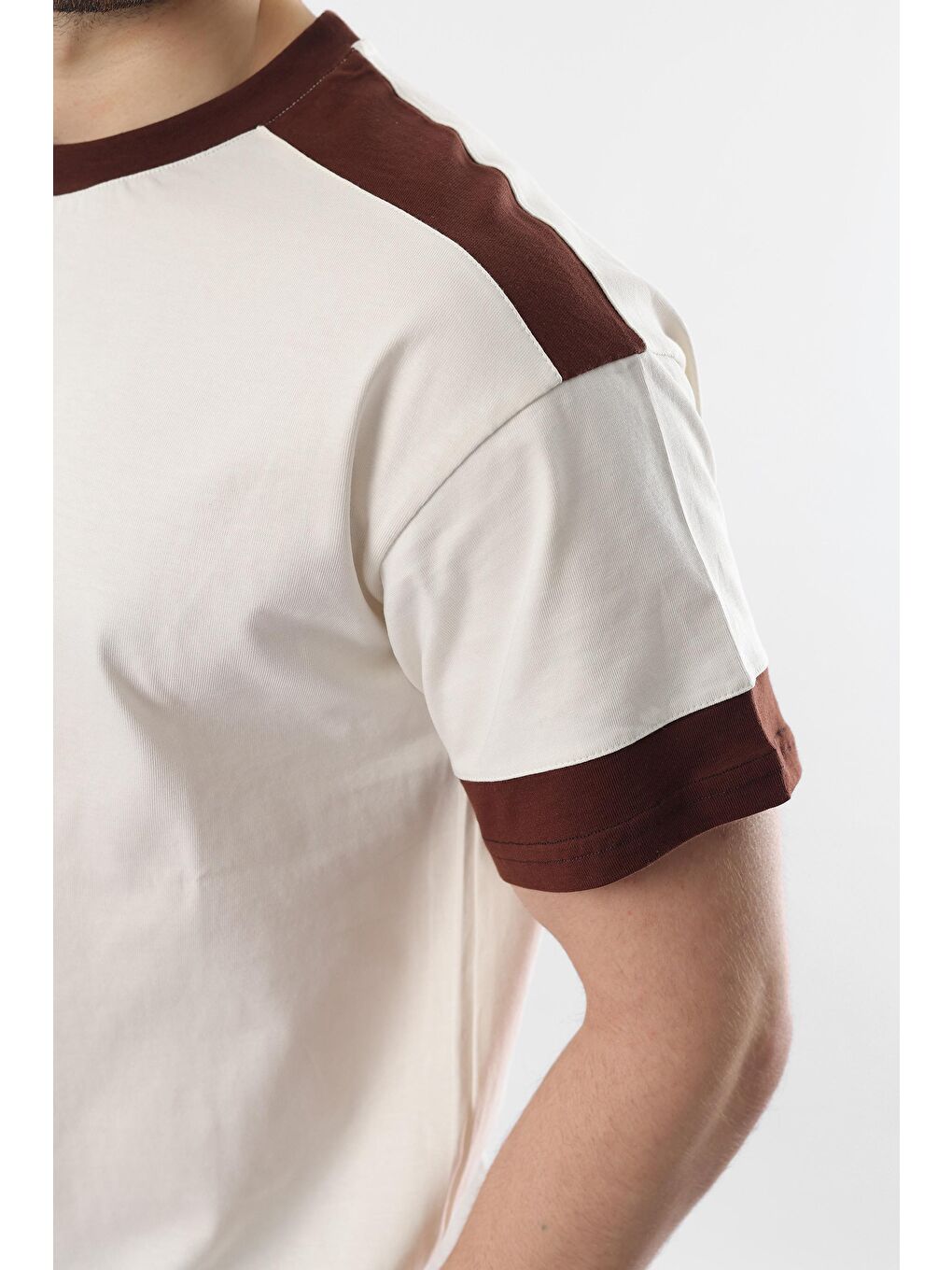 Ekru Omzu Şerit Detaylı Erkek Tişört E7125-2