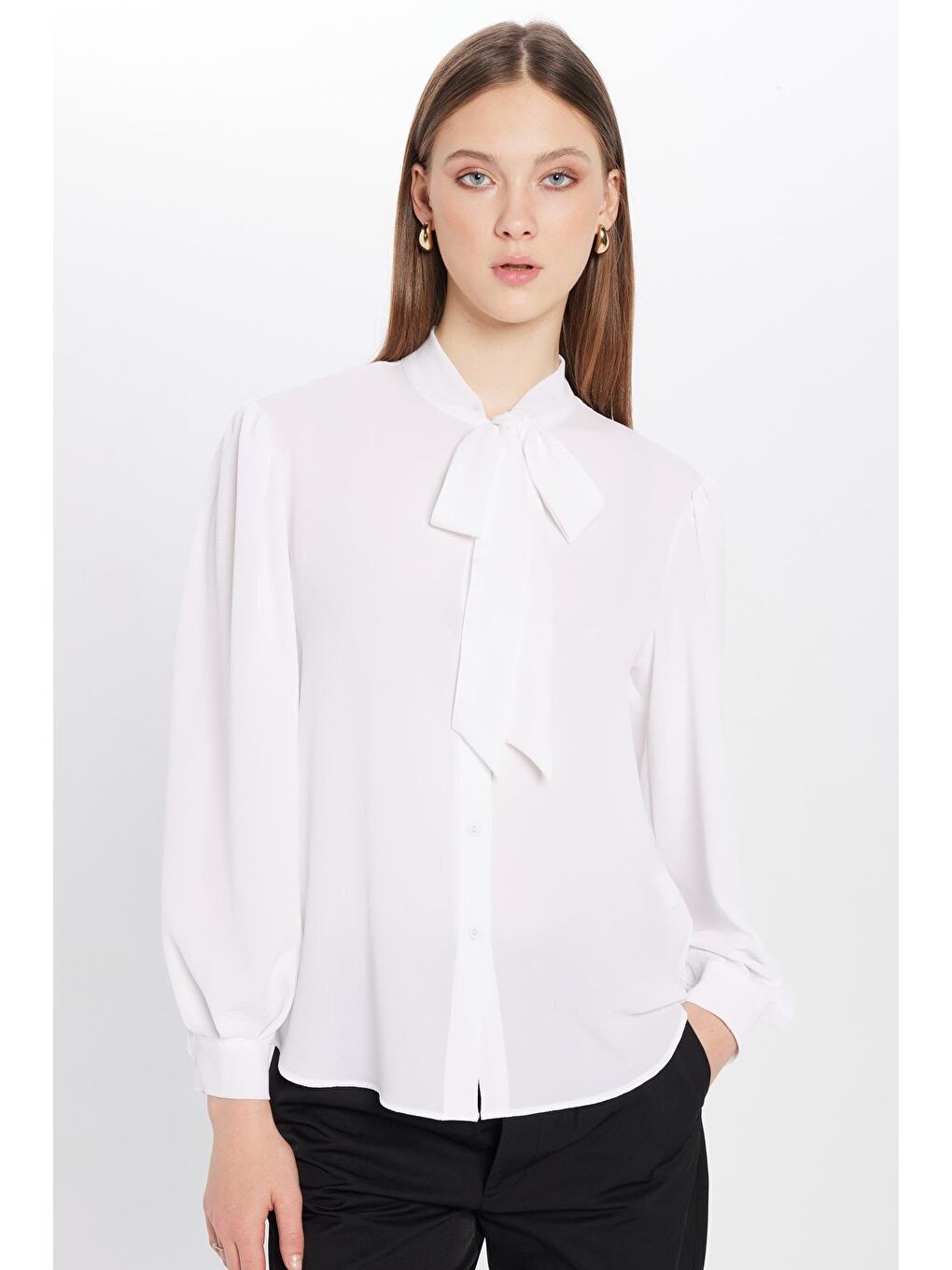 Kadın Relax Fit Rahat Kesim Gofre Kumaş Kare Manşet Beyaz Fular Yaka Düz Gömlek-3