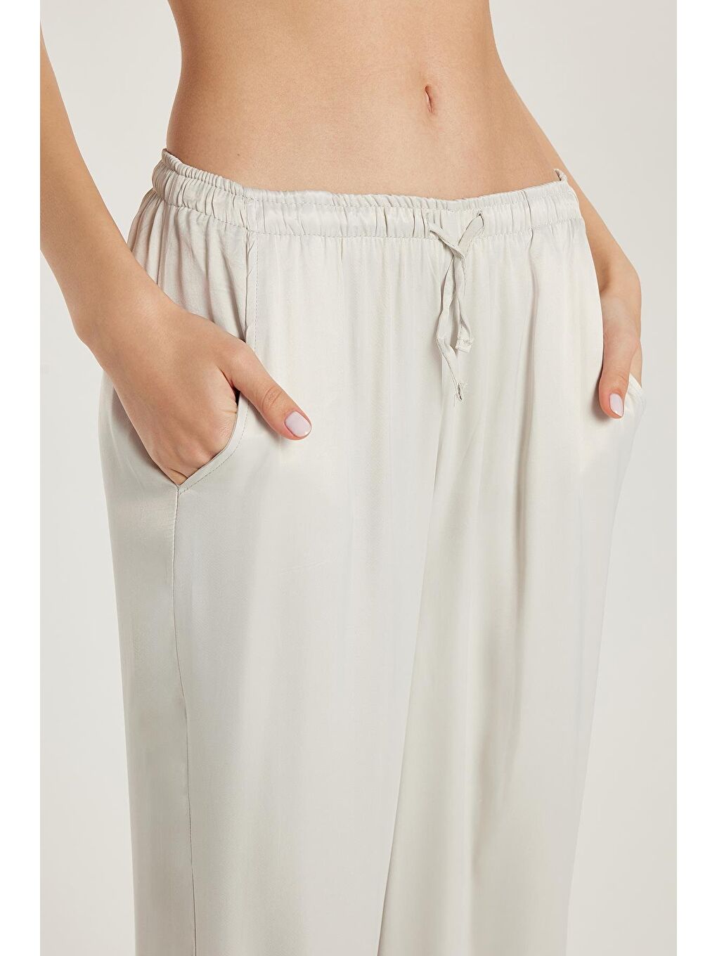 Kadın Regular Fit Beli Lastikli Bağlamalı Saten Palazzo Geniş Paça Gri Pantolon-1