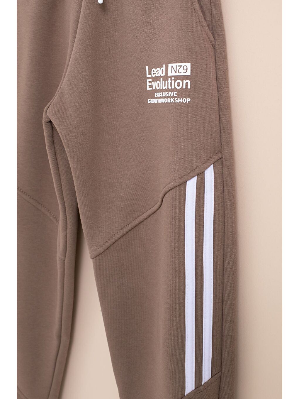 Kahverengi Kahve Şerit Detaylı Yazı Baskılı Beli Lastikli Erkek Çocuk Eşofman Altı 21455-1