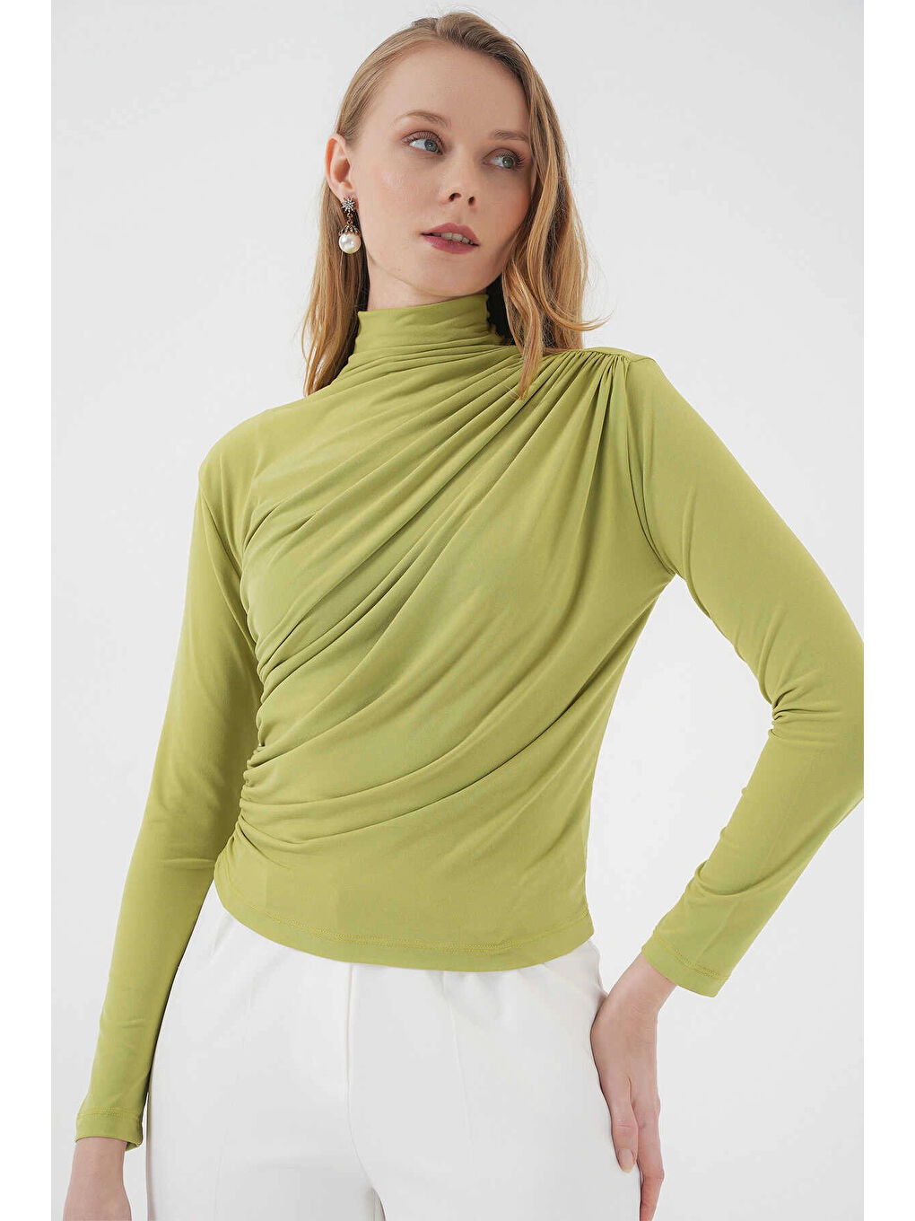Kadın Fıstık Yeşili Büzgü Detay Balıkçı Yaka Sandy Bluz HZL25W-BD19251-2