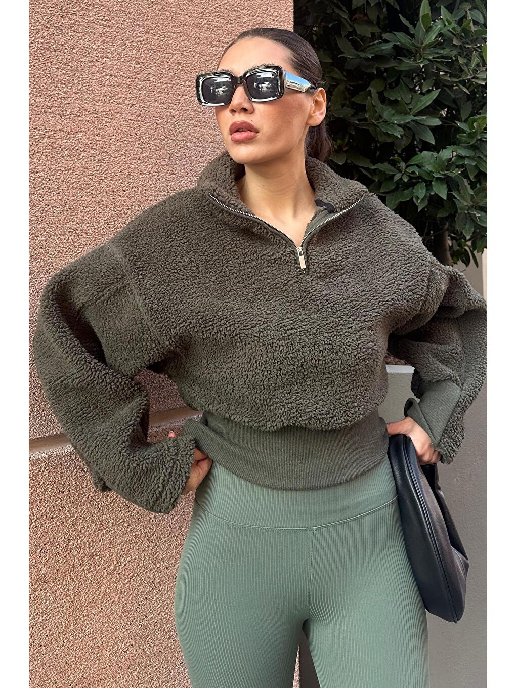 Haki Fermuar Yaka Kürklü Kadın Sweatshirt Mg2261-2