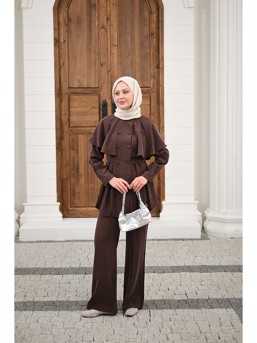 Kadın Düğme Detay Pelerinli Pantolonlu Takım Kahverengi-3