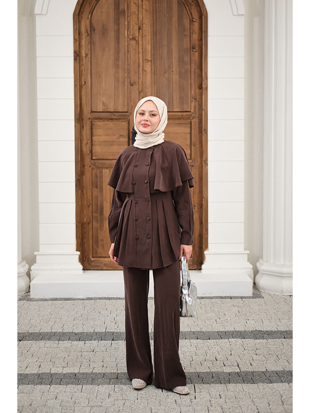 Kadın Düğme Detay Pelerinli Pantolonlu Takım Kahverengi-4