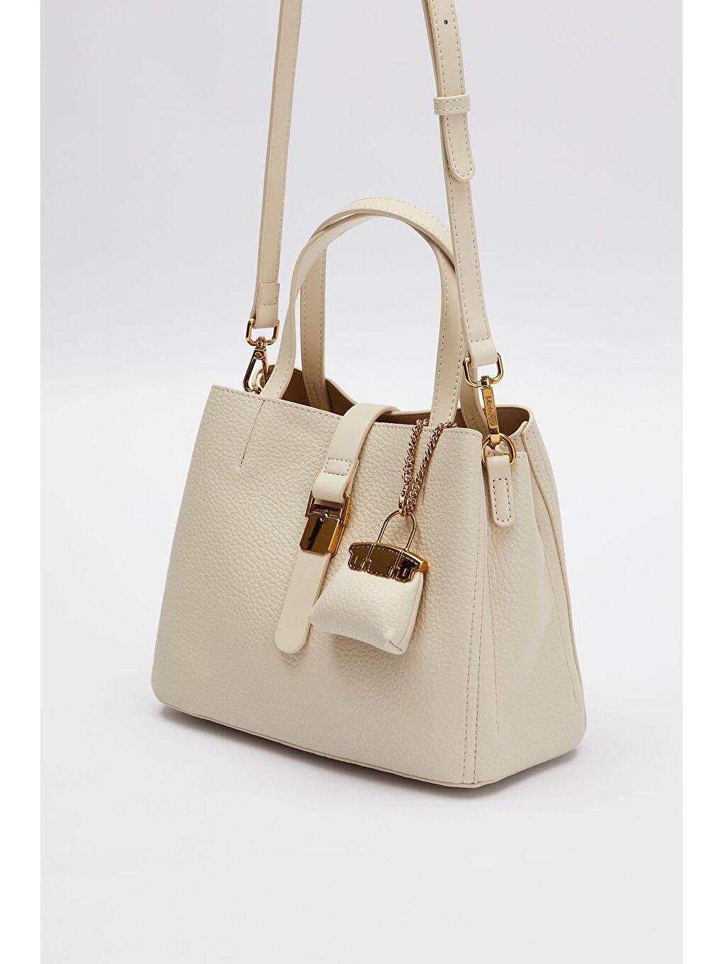 Ekru 3 Gözlü Ek Askılı Charm Detay Yumuşak Deri Çanta 930647 Krem-1