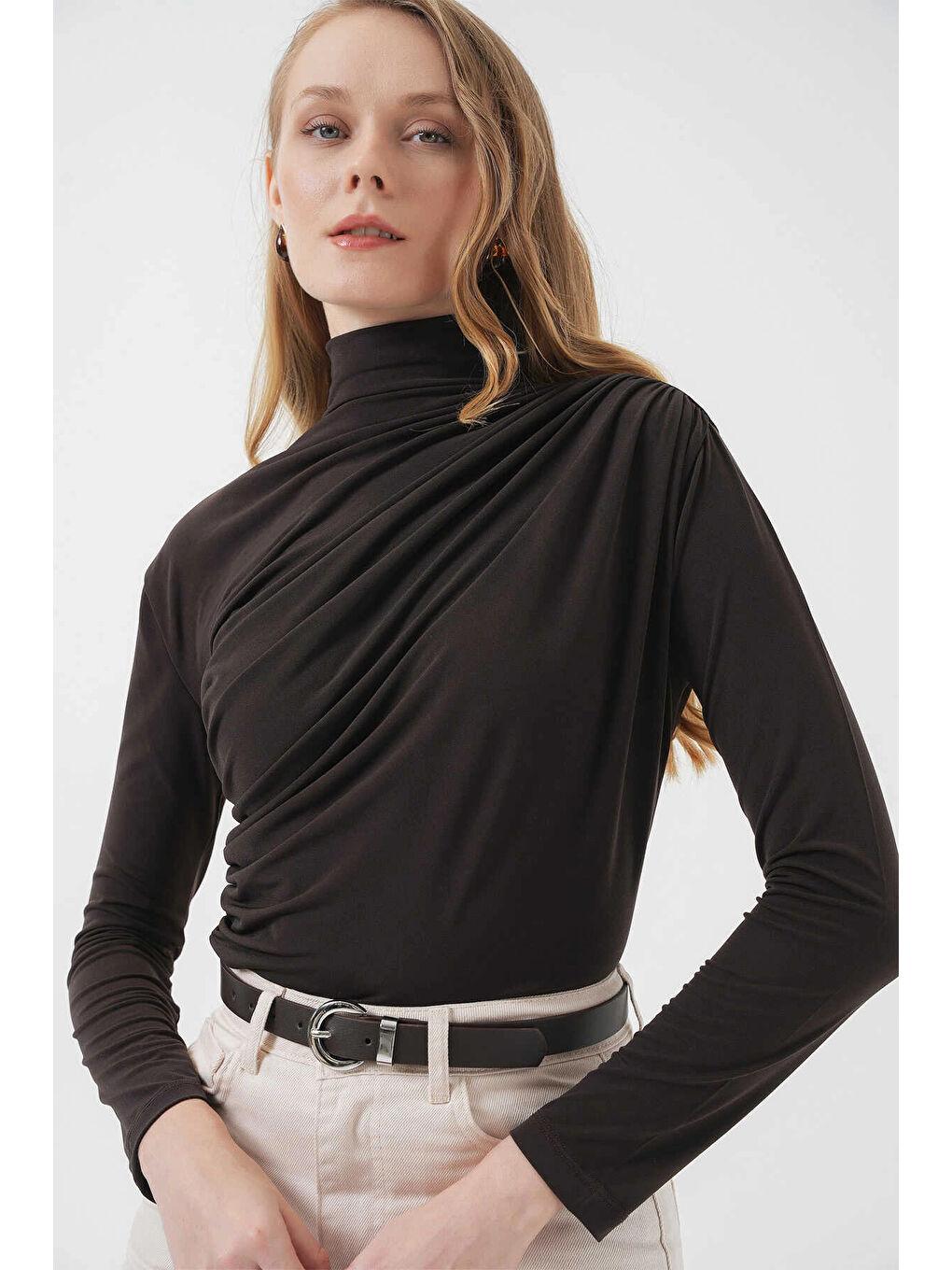 Kadın Kahverengi Büzgü Detay Balıkçı Yaka Sandy Bluz HZL25W-BD19251-1