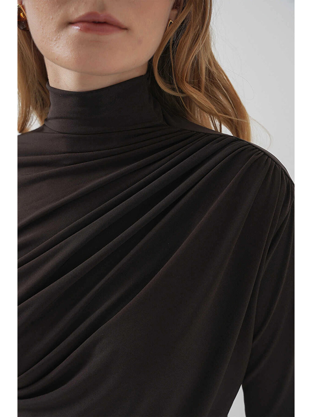 Kadın Kahverengi Büzgü Detay Balıkçı Yaka Sandy Bluz HZL25W-BD19251-2