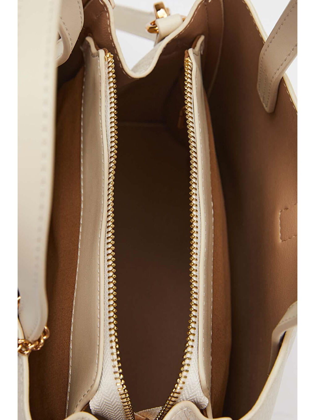 Ekru 3 Gözlü Ek Askılı Charm Detay Yumuşak Deri Çanta 930647 Krem-2