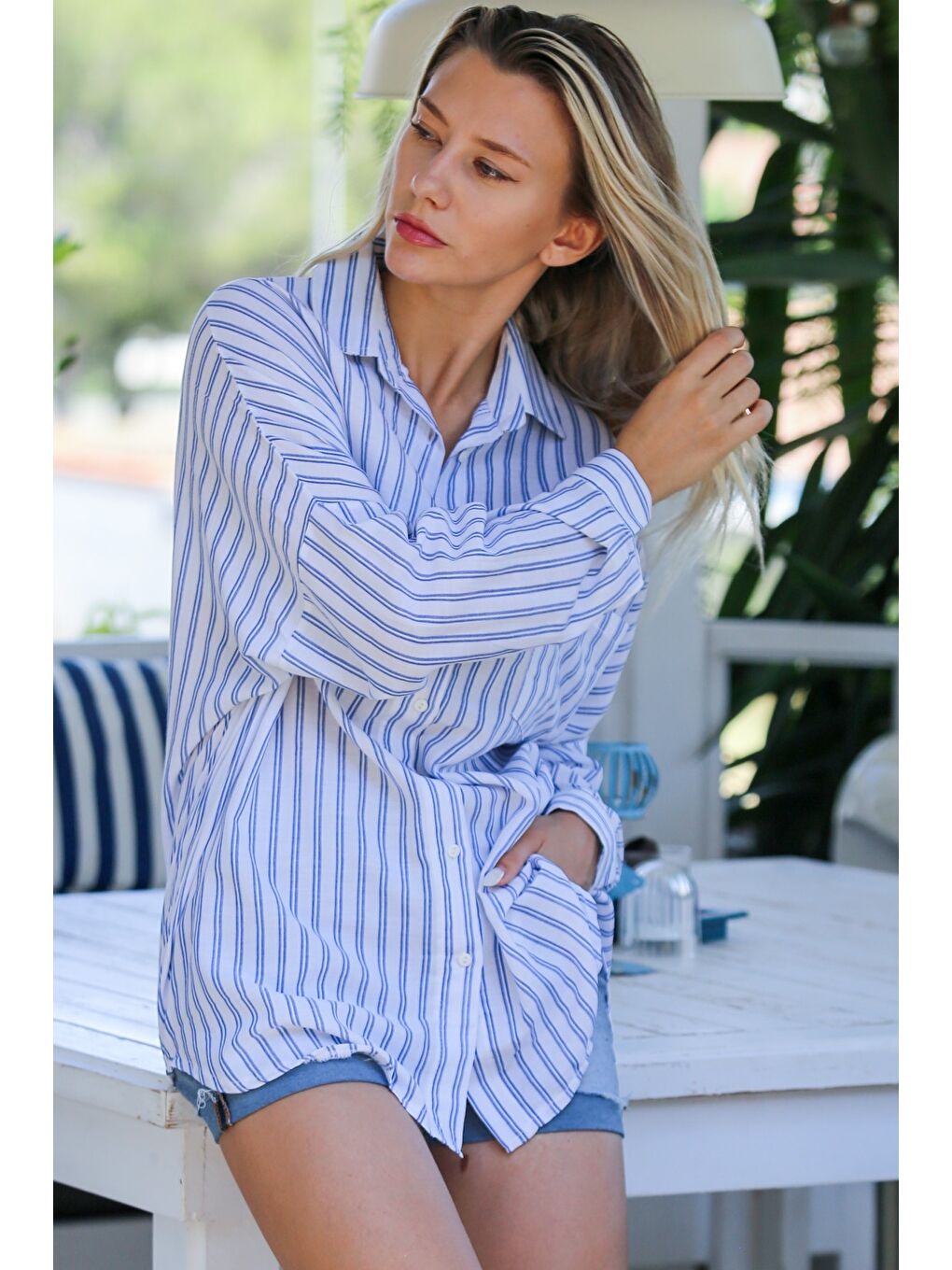 Açık Mavi Gömlek Yaka Çizgili Düğmeli Tek Cepli Dokuma Oversize Casual Gömlek-1