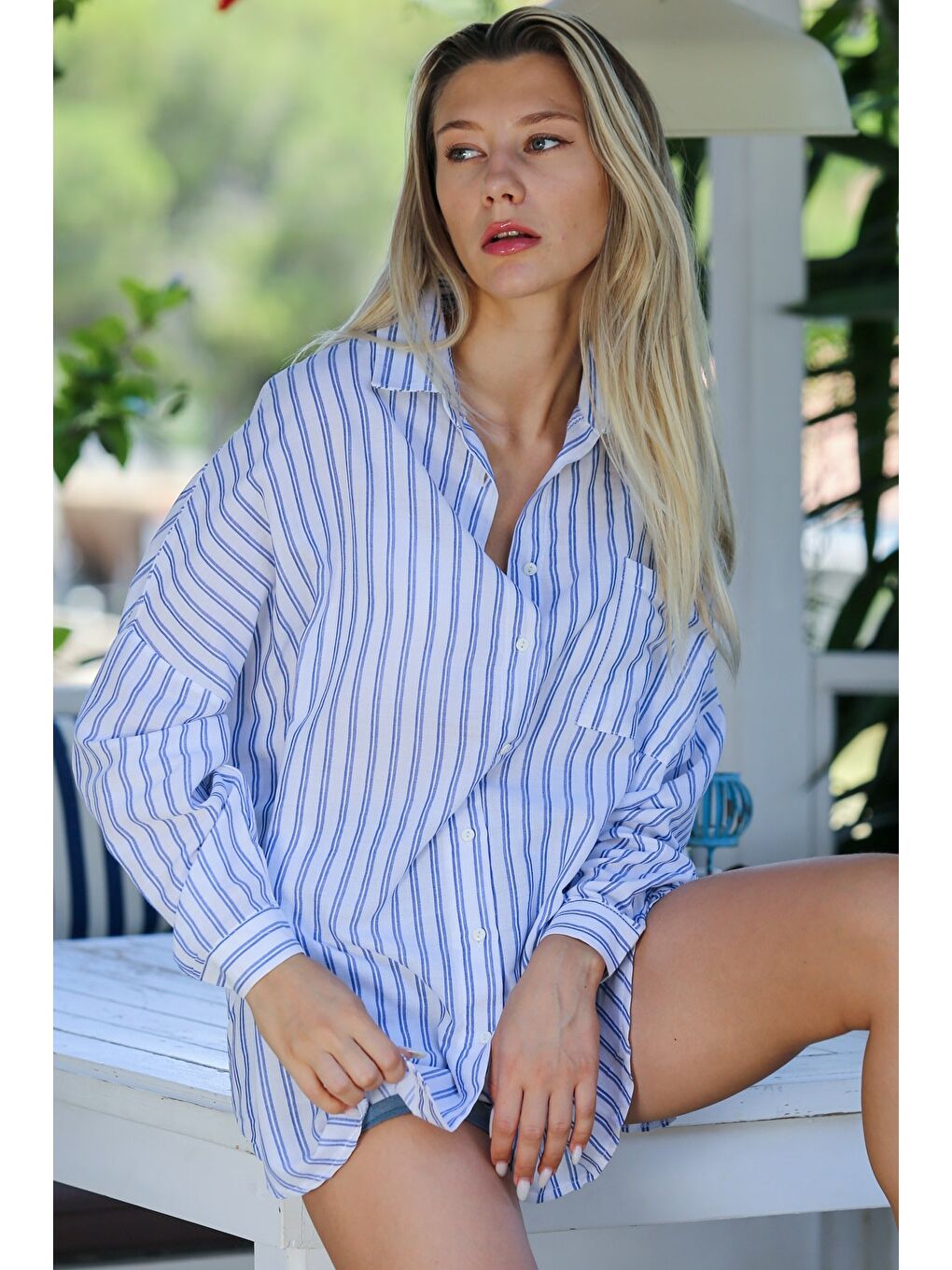 Açık Mavi Gömlek Yaka Çizgili Düğmeli Tek Cepli Dokuma Oversize Casual Gömlek-2