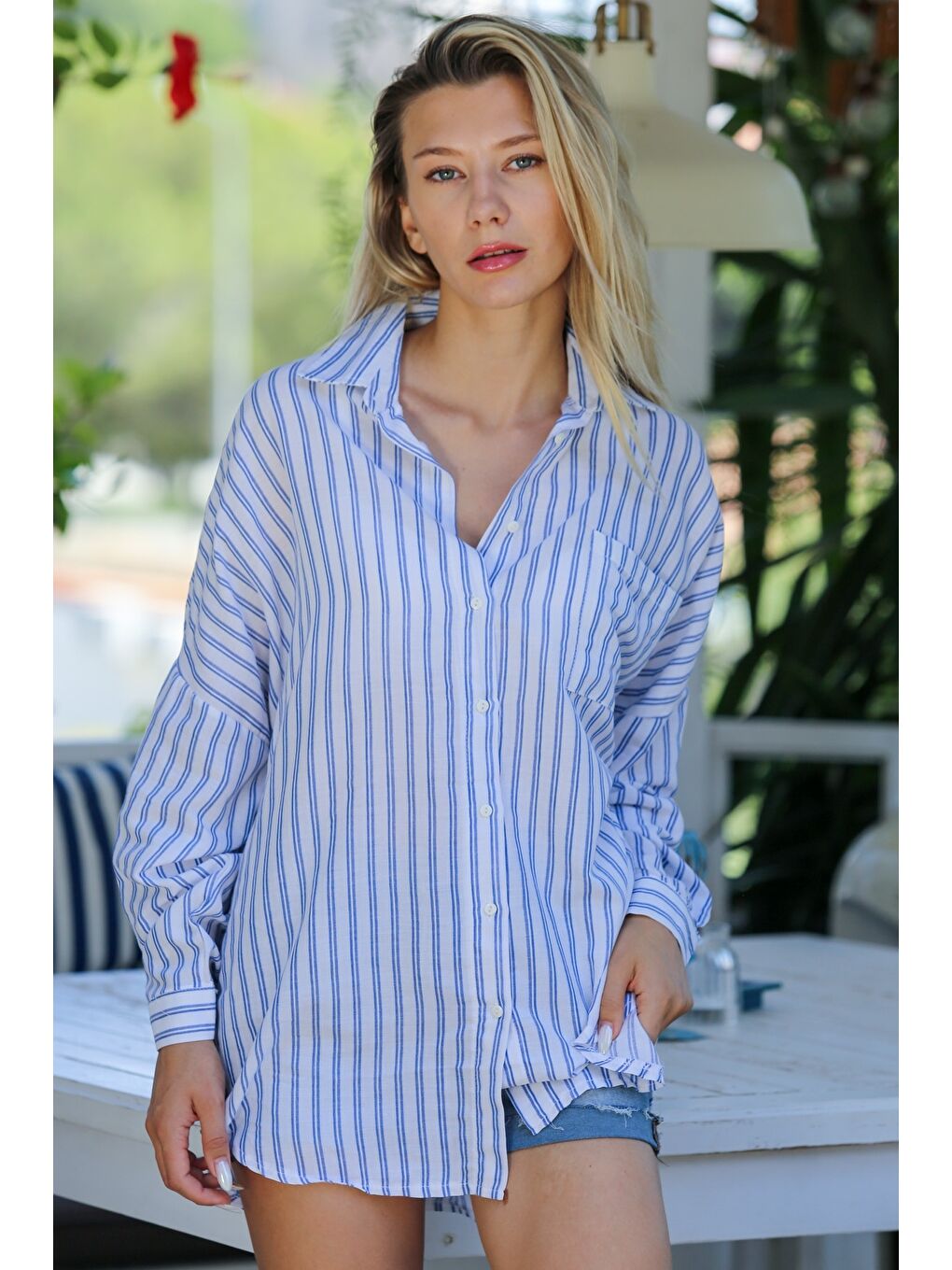 Açık Mavi Gömlek Yaka Çizgili Düğmeli Tek Cepli Dokuma Oversize Casual Gömlek-5