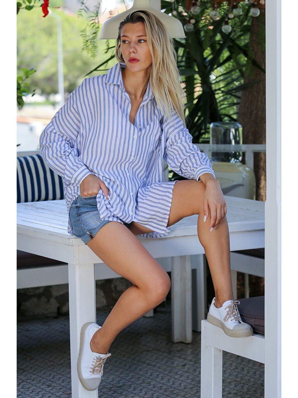 Açık Mavi Gömlek Yaka Çizgili Düğmeli Tek Cepli Dokuma Oversize Casual Gömlek-6