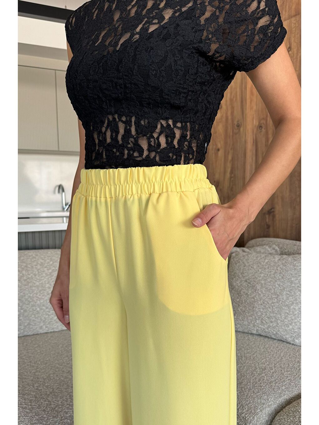 Sarı Kadın Bol Paça Bel Lastikli Kumaş Pantolon-3