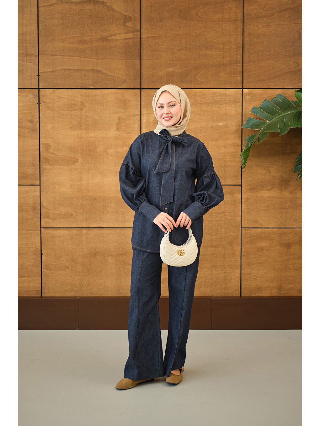 Kadın Kol Büzgülü Düğme Detay Yaka Bağlamalı Jean Pantolonlu Takım Lacivert