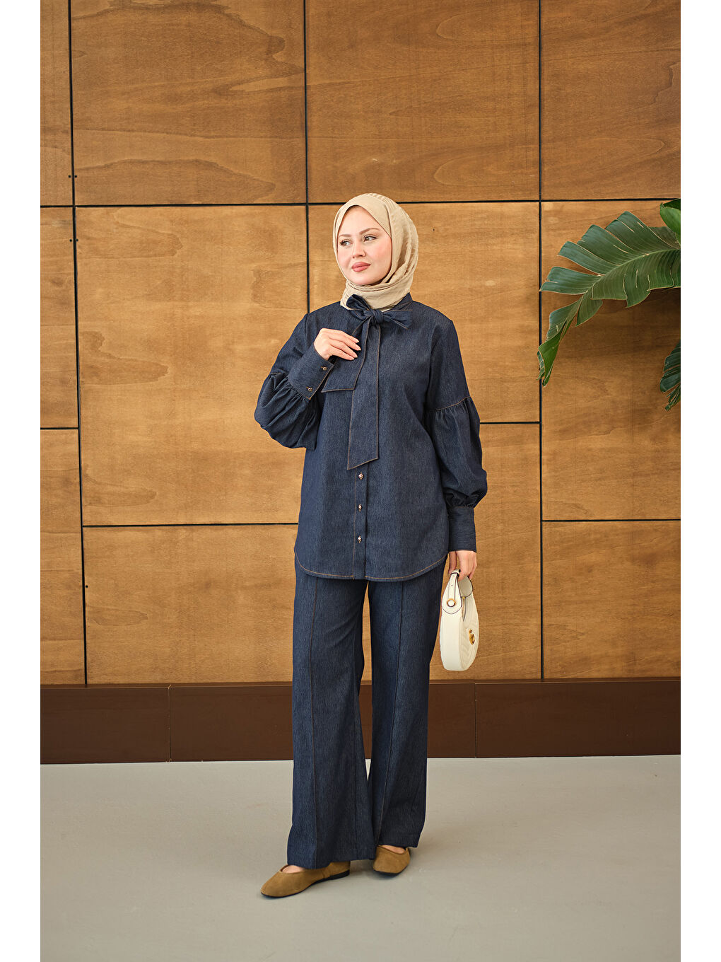Kadın Kol Büzgülü Düğme Detay Yaka Bağlamalı Jean Pantolonlu Takım Lacivert-1