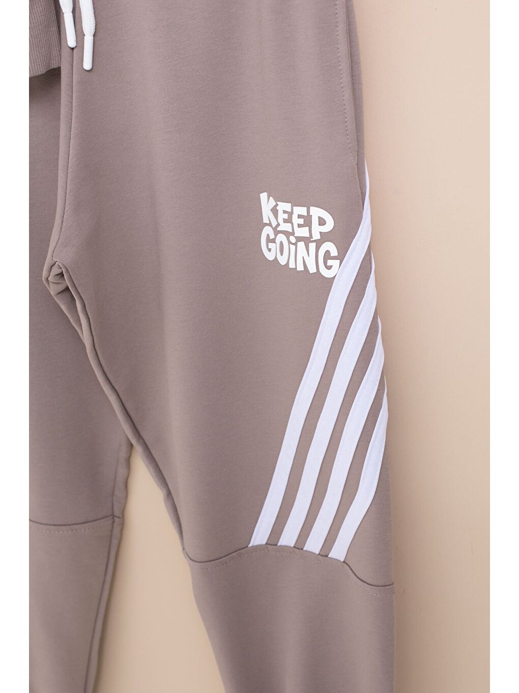 Kahverengi Kahve Erkek Çocuk Keep Going Yazılı Şeritli Erkek Çocuk Kapüşonlu Eşofman Takımı 23419-3