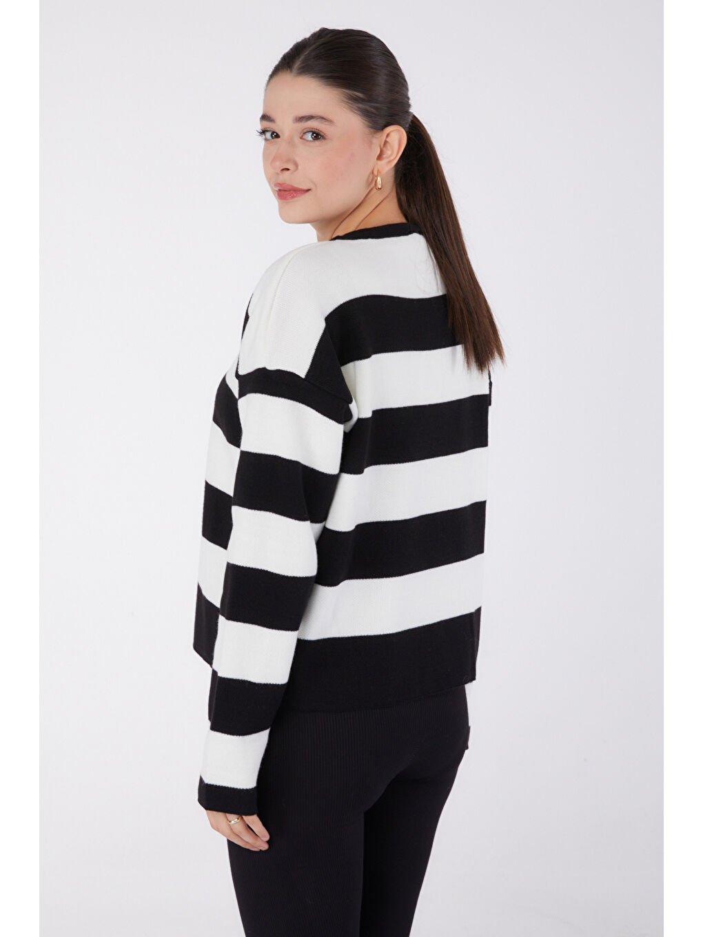 Bisiklet Yaka Kadın Siyah Düğmeli Triko Body - 26507-4