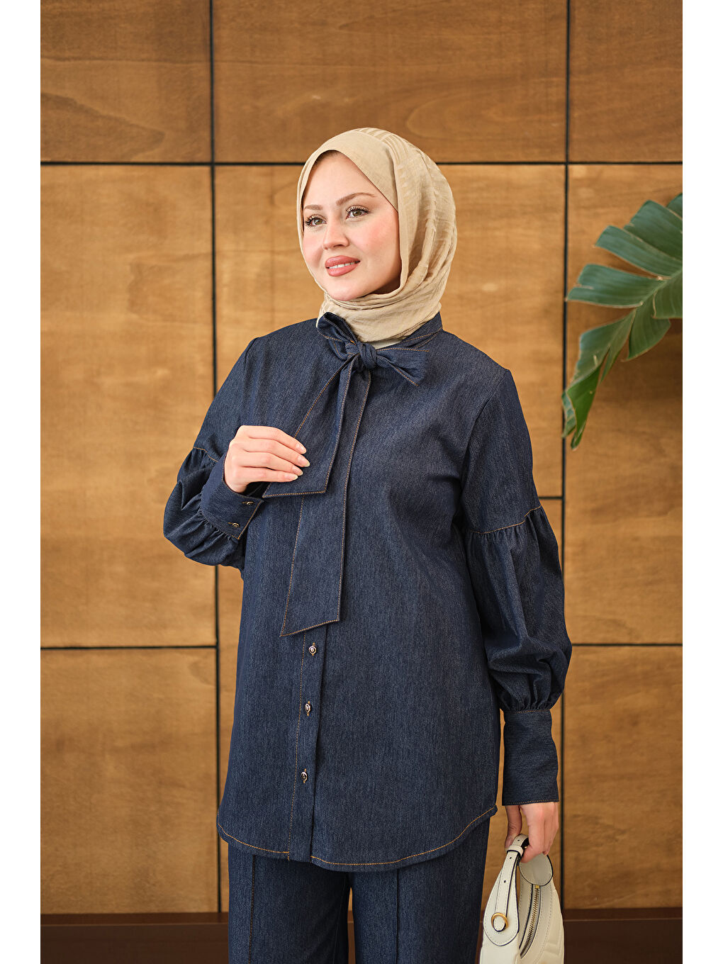 Kadın Kol Büzgülü Düğme Detay Yaka Bağlamalı Jean Pantolonlu Takım Lacivert-2