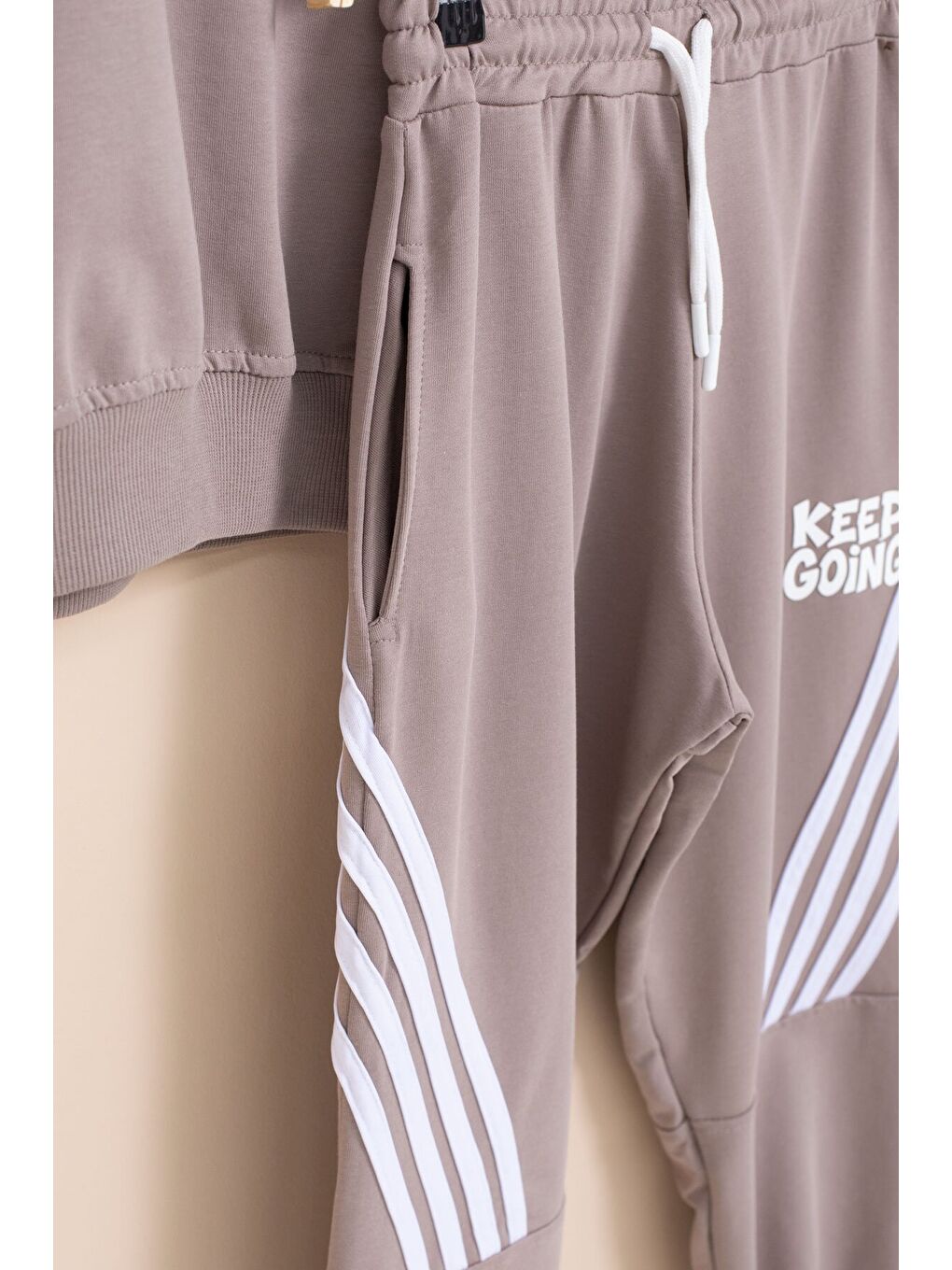 Kahverengi Kahve Erkek Çocuk Keep Going Yazılı Şeritli Erkek Çocuk Kapüşonlu Eşofman Takımı 23419-4