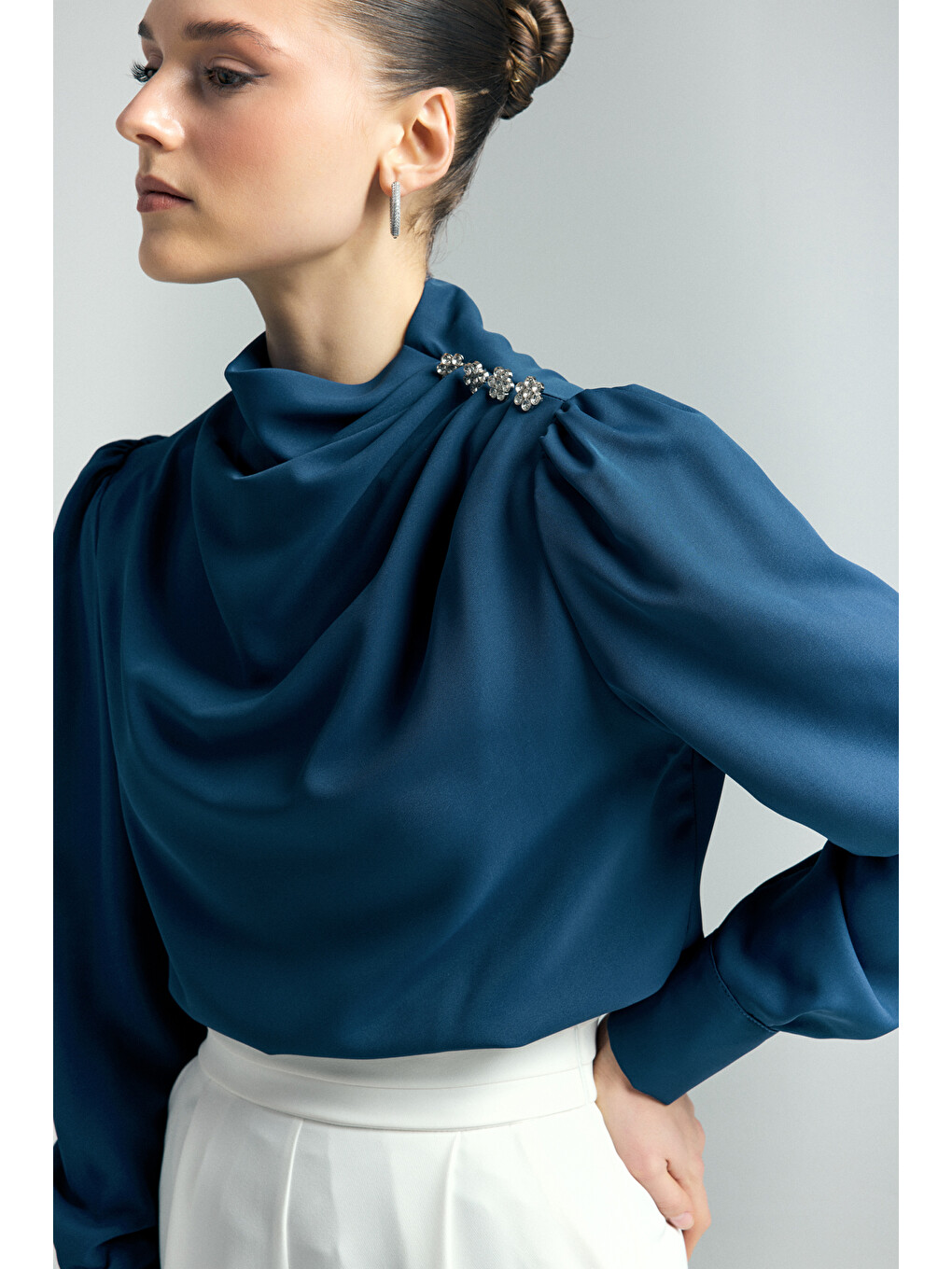 Düğmeleri Taş Detaylı Bluz - İndigo-5