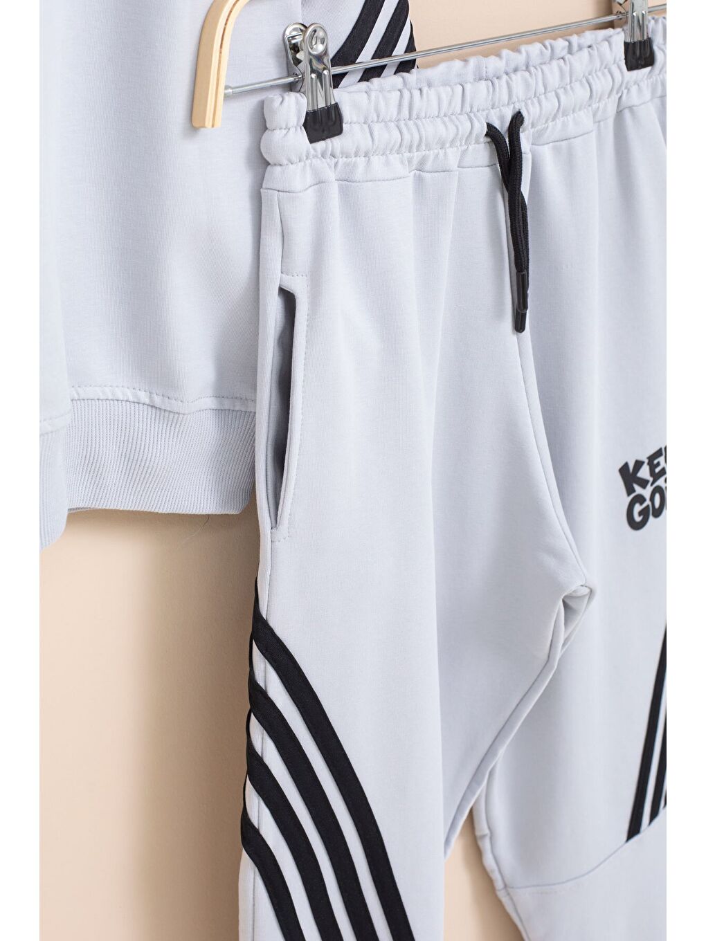 Gri Erkek Çocuk Keep Going Yazılı Şeritli Erkek Çocuk Kapüşonlu Eşofman Takımı 23418-1