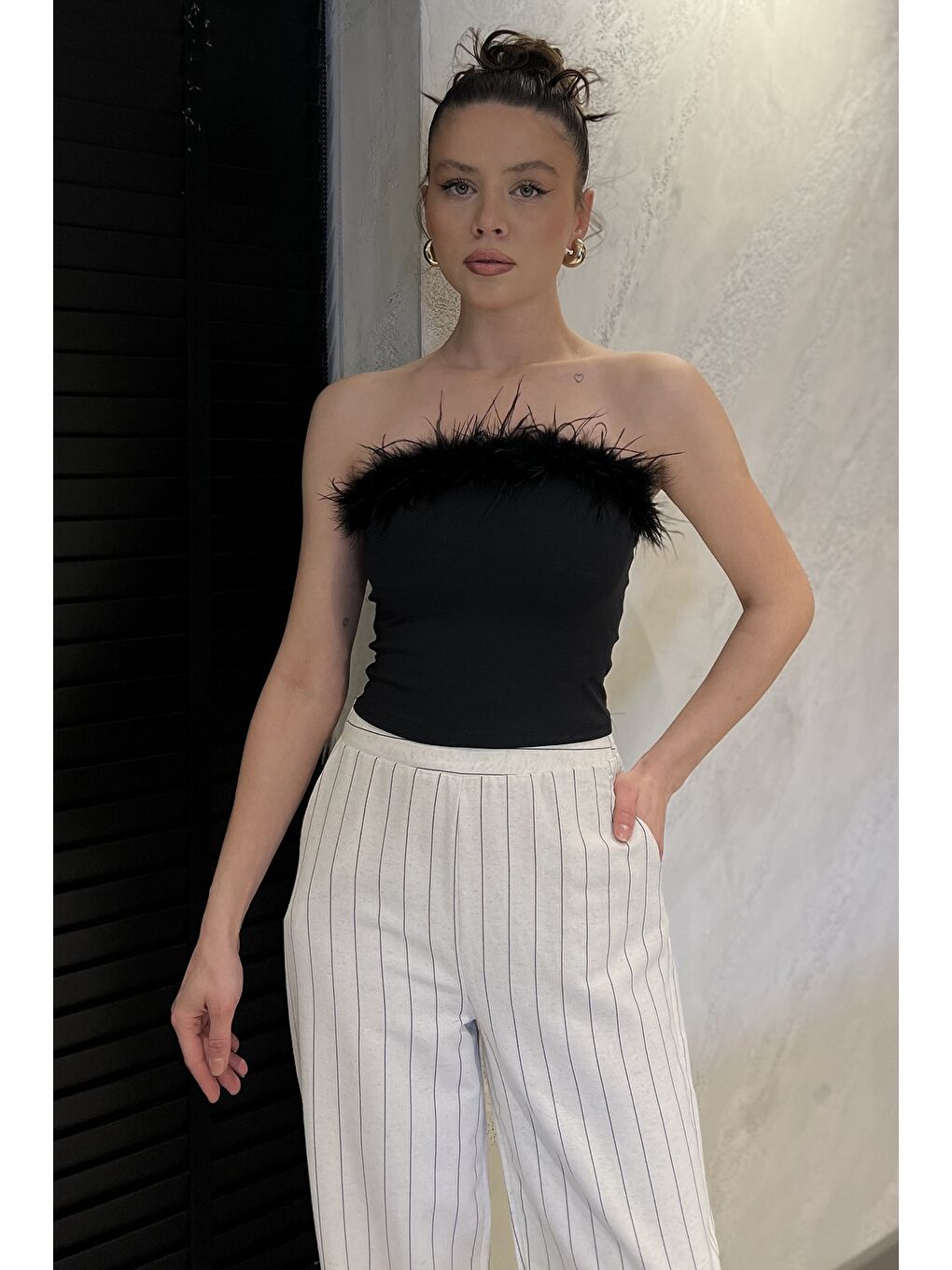 Siyah Kadın Ön Pelüş Detaylı Straplez Crop Top Bluz-1