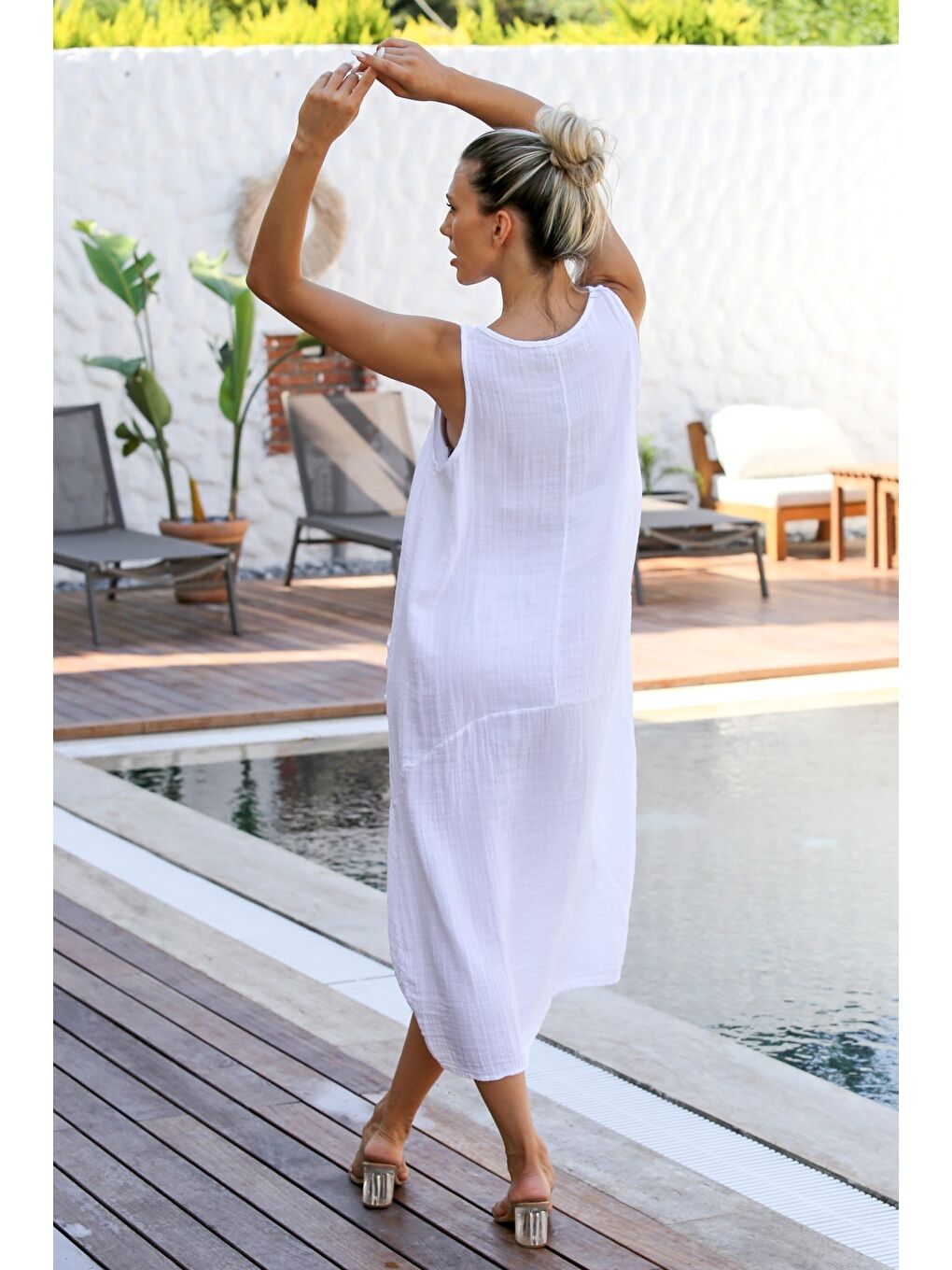 Beyaz Havuz Yaka Kolsuz Çift Cepli Yıkamalı Dokuma Casual Müslin Elbise-6