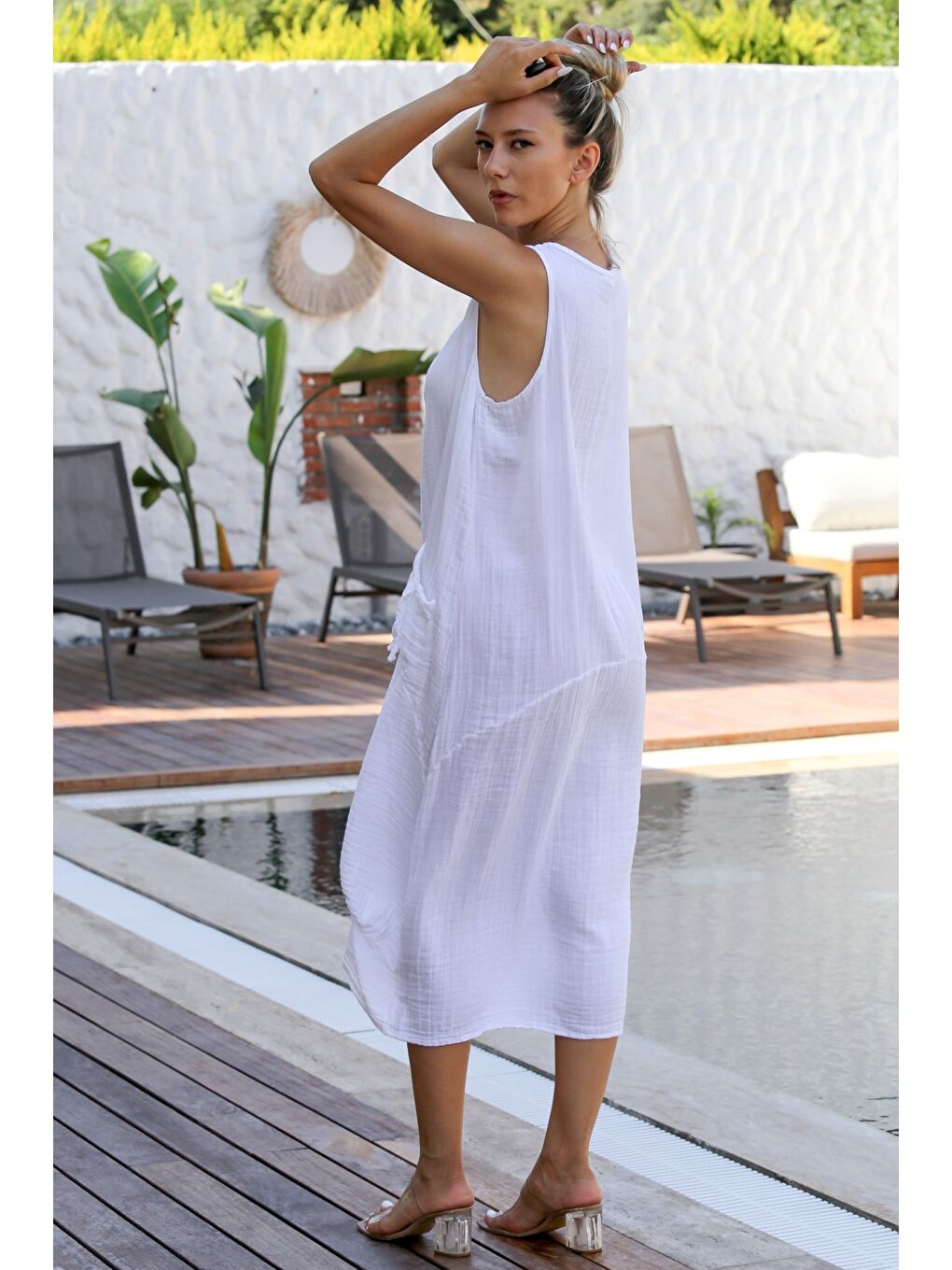 Beyaz Havuz Yaka Kolsuz Çift Cepli Yıkamalı Dokuma Casual Müslin Elbise-7