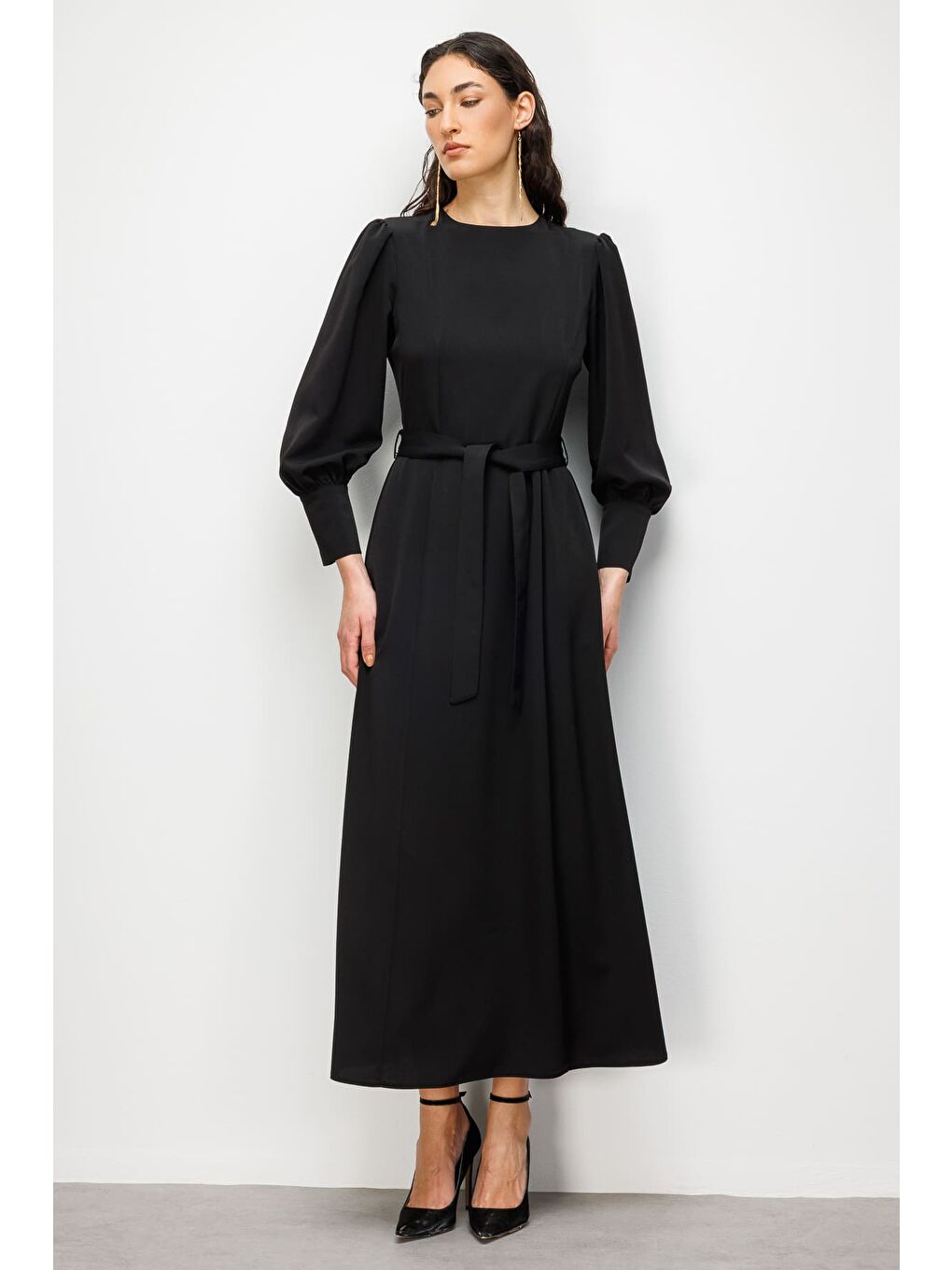 Geniş Kol Manşetli Siyah Maksi Kloş Elbise-1
