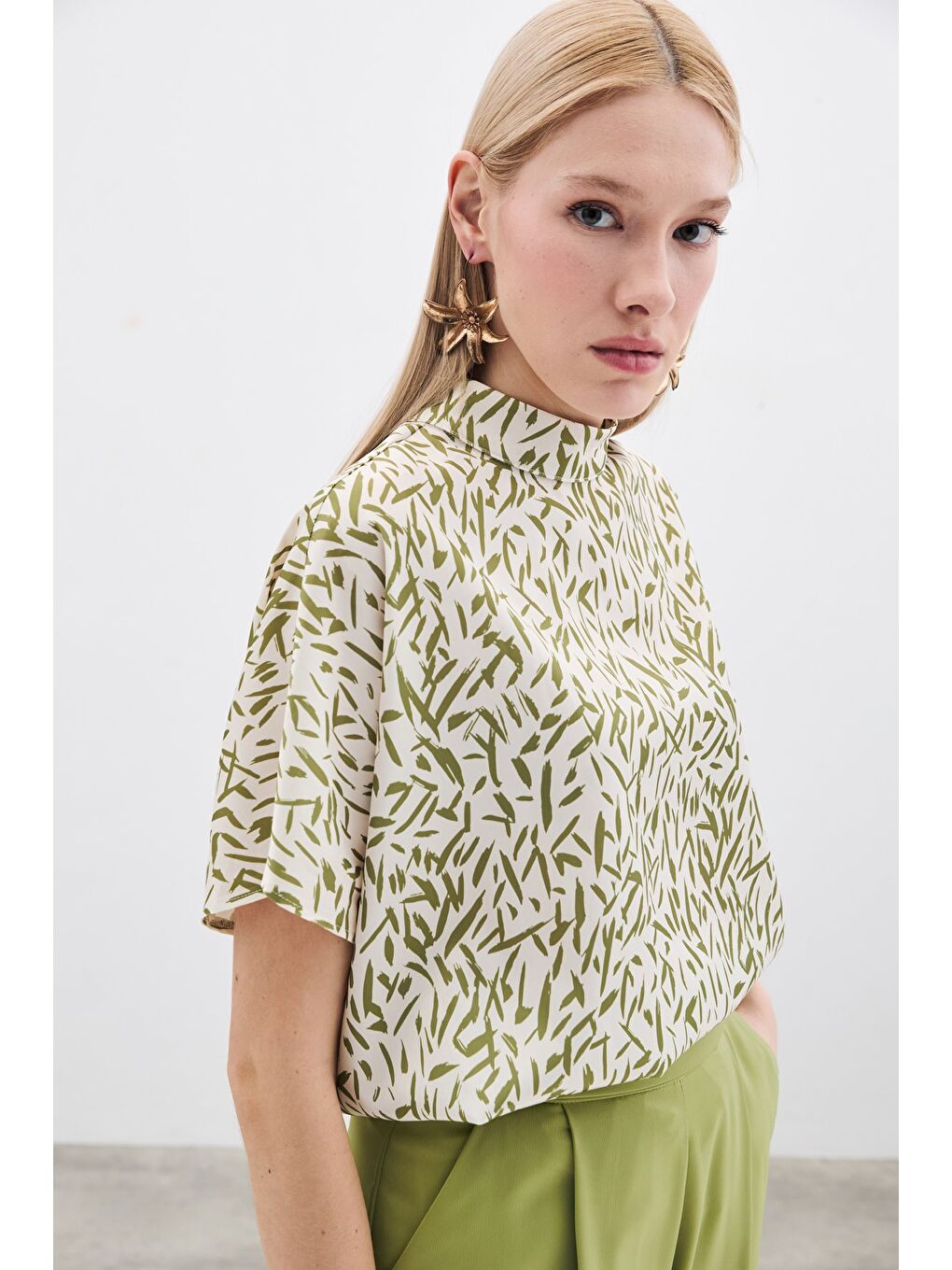 Yarasa Kol Desenli Bluz - Yağ Yeşili-3