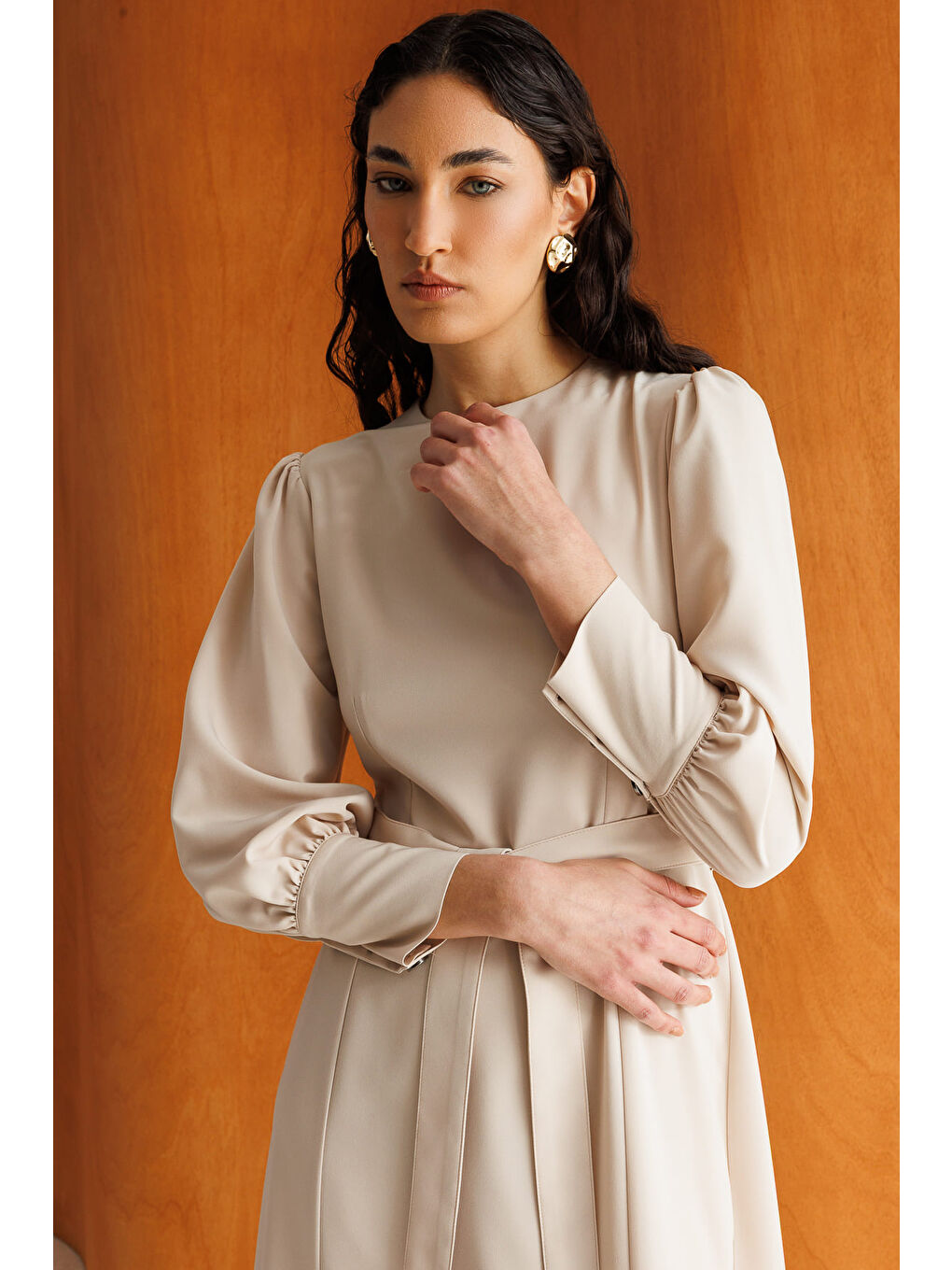 Geniş Kol Manşetli Bej Rengi Maksi Kloş Elbise-2