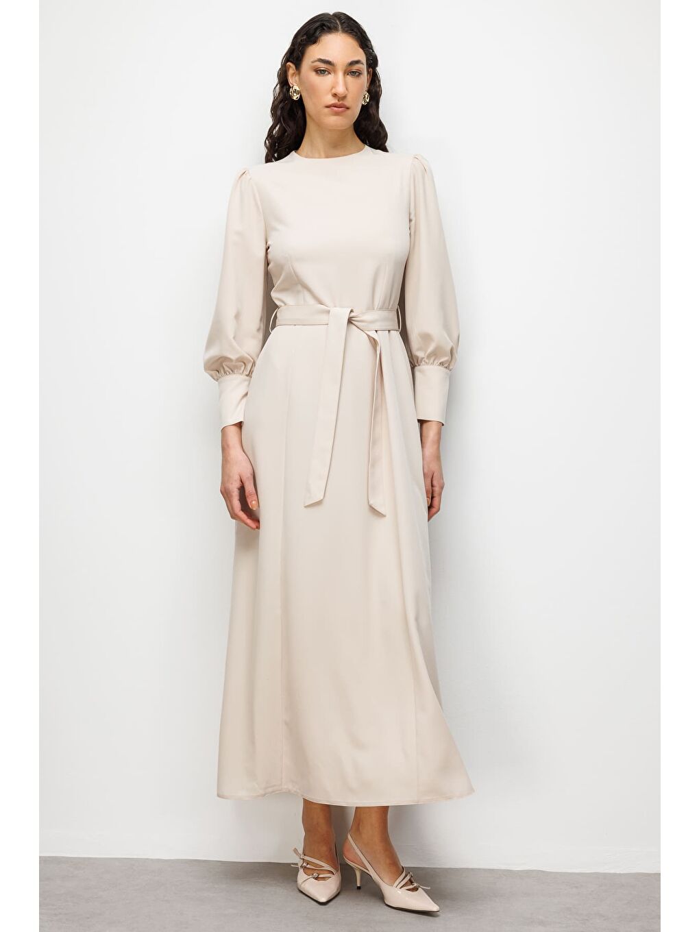 Geniş Kol Manşetli Bej Rengi Maksi Kloş Elbise-3