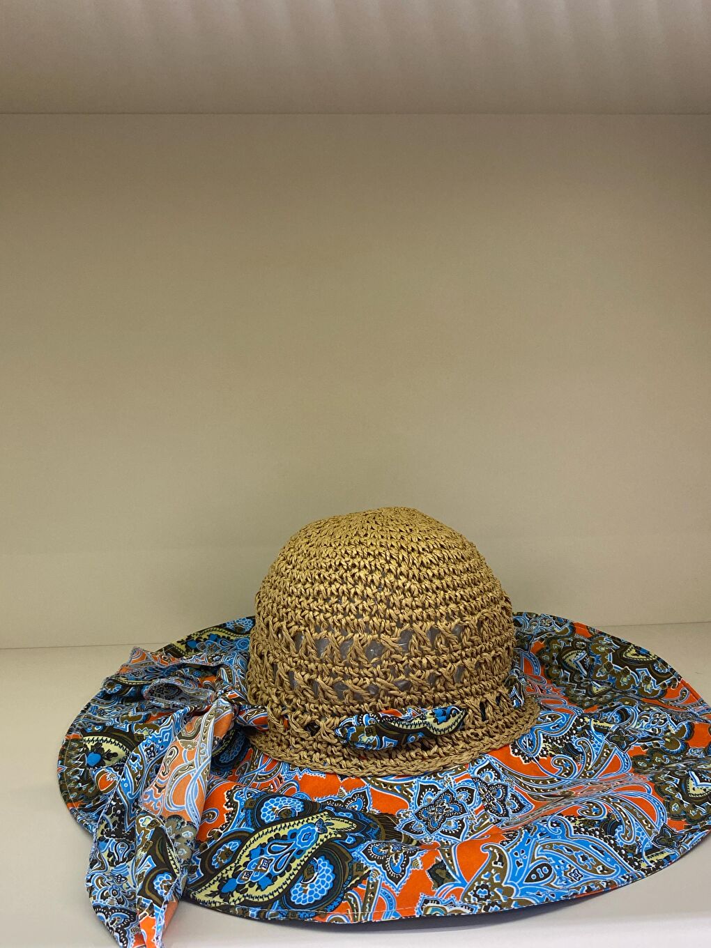 Kahverengi Camel El Örgüsü Ve Etnik Desenli Bağlamalı Geniş Hasır Şapka HSR2109