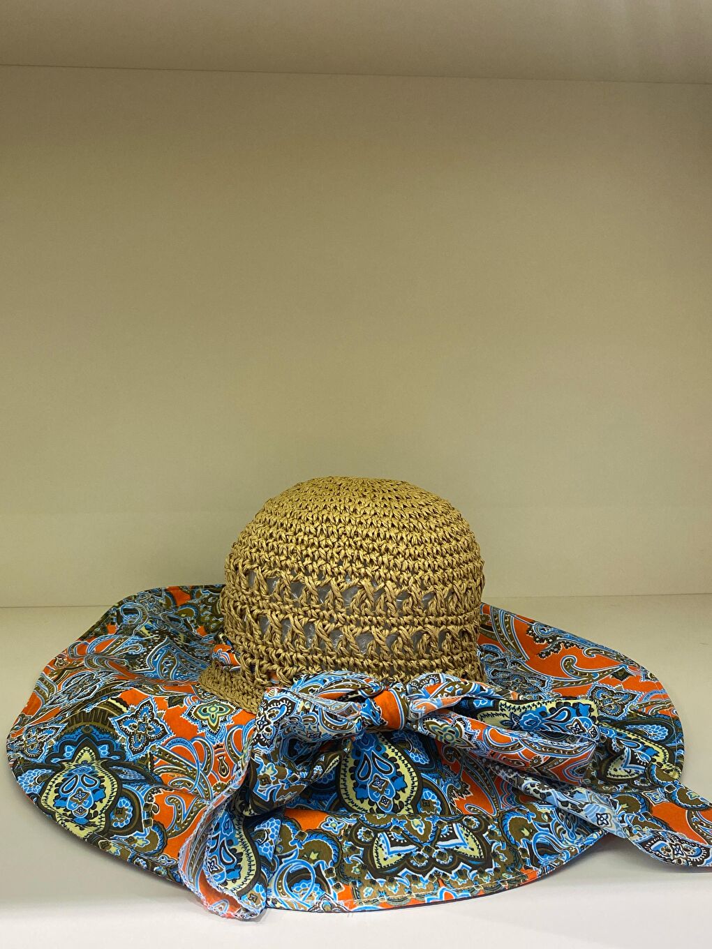 Kahverengi Camel El Örgüsü Ve Etnik Desenli Bağlamalı Geniş Hasır Şapka HSR2109-1