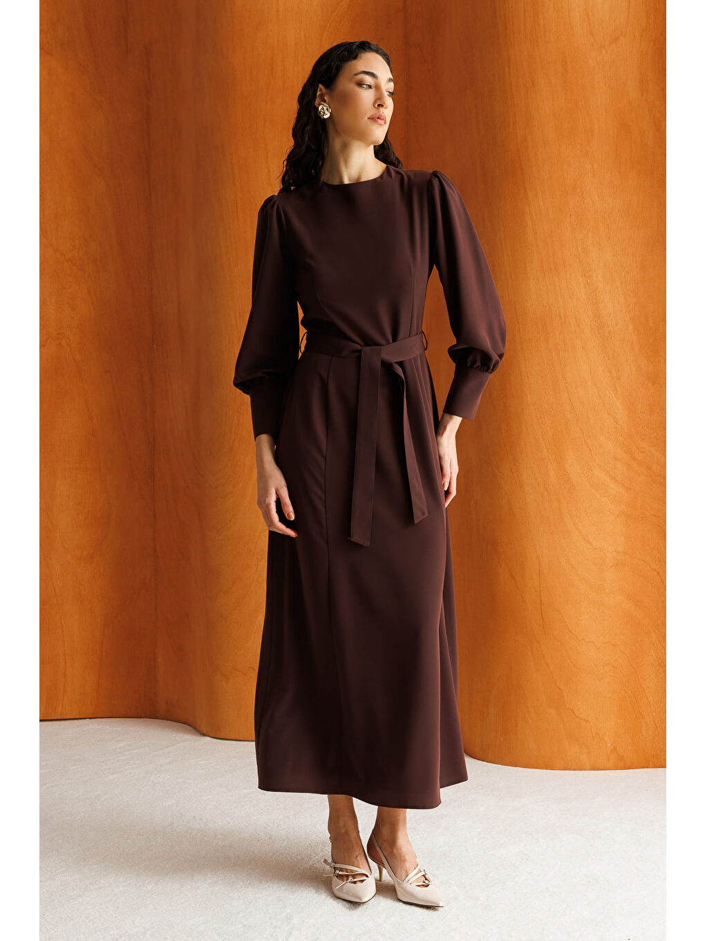 Acı Kahve Geniş Kol Manşetli Kahverengi Maksi Kloş Elbise-2