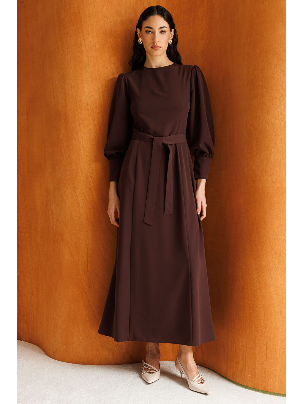 Acı Kahve Geniş Kol Manşetli Kahverengi Maksi Kloş Elbise-3