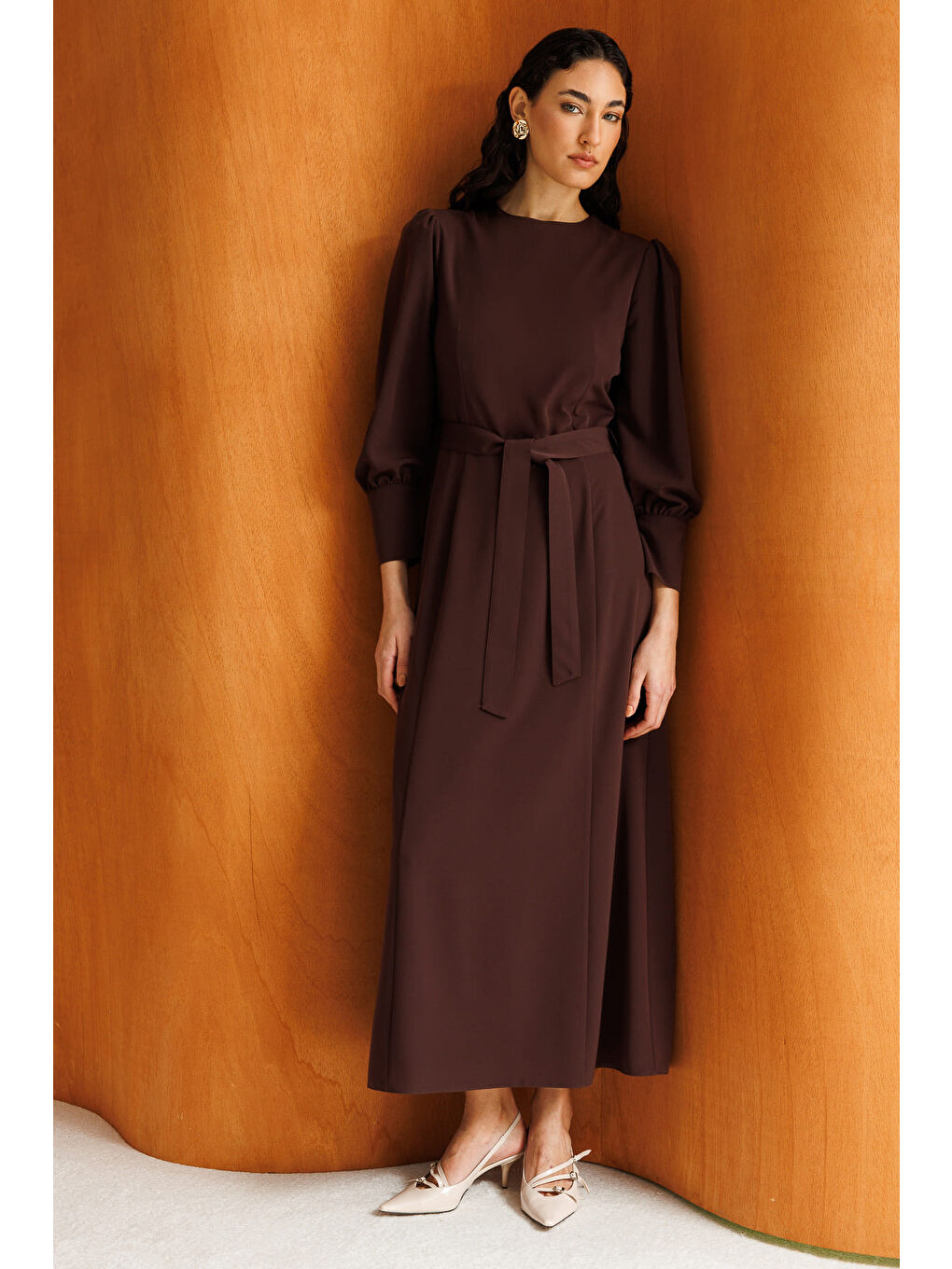 Acı Kahve Geniş Kol Manşetli Kahverengi Maksi Kloş Elbise-4