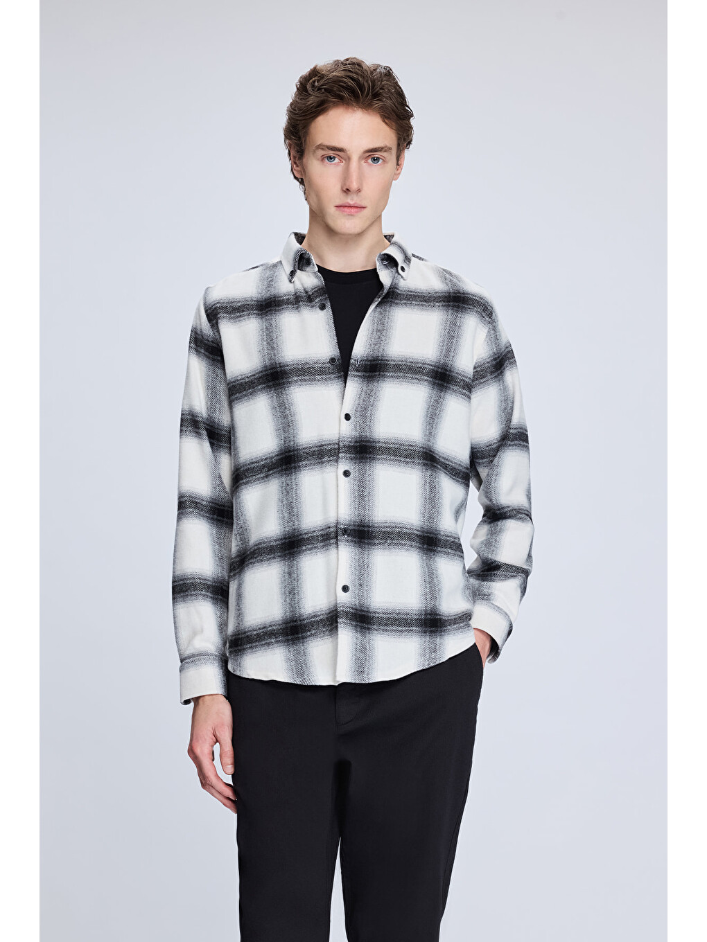 Siyah Slim Fit Kareli Düğmeli Yaka Uzun Kollu Pamuklu Gömlek