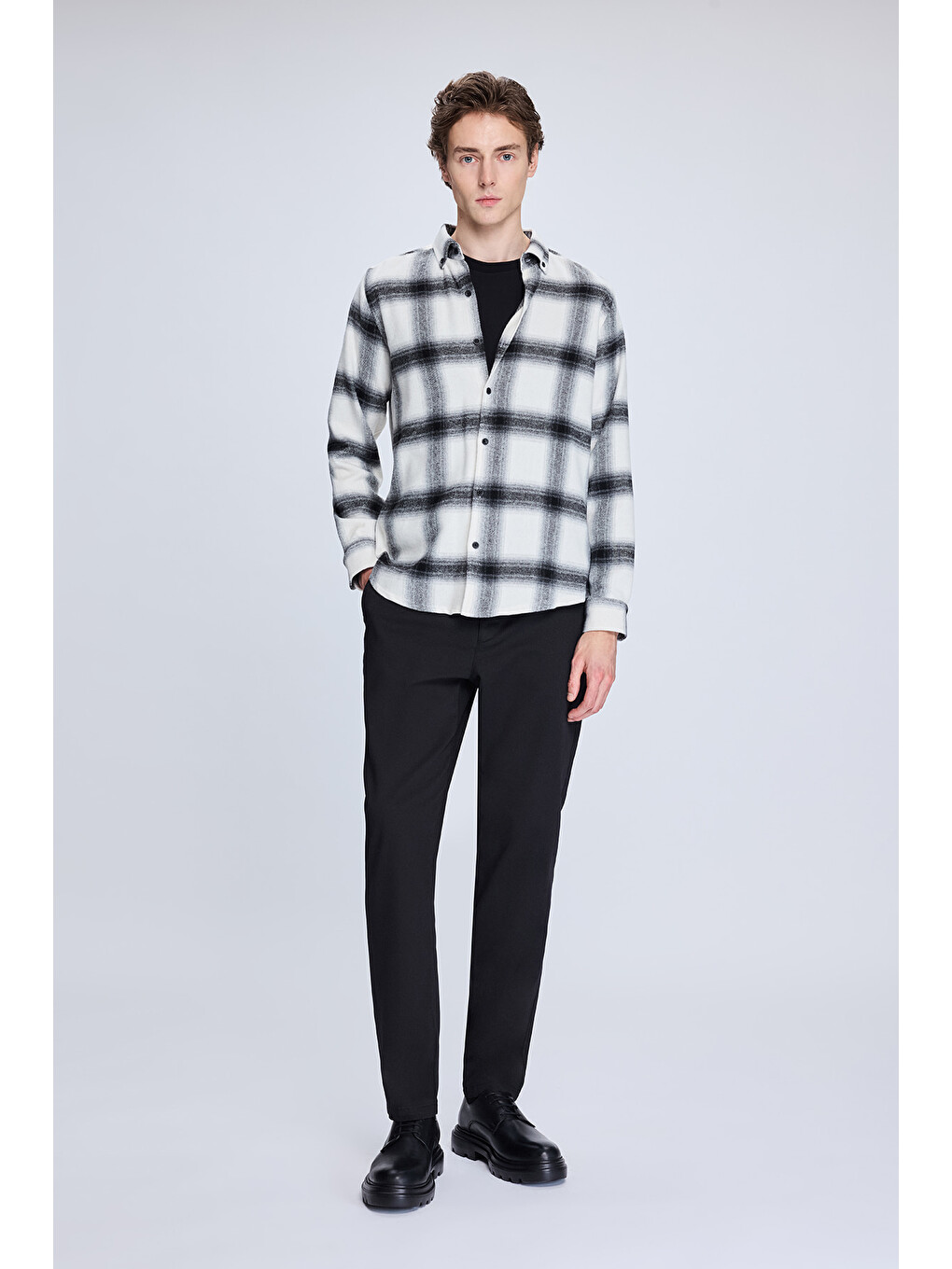 Siyah Slim Fit Kareli Düğmeli Yaka Uzun Kollu Pamuklu Gömlek-1