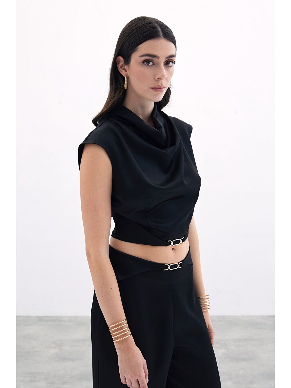 Toka Detaylı Degaje Bluz - Siyah