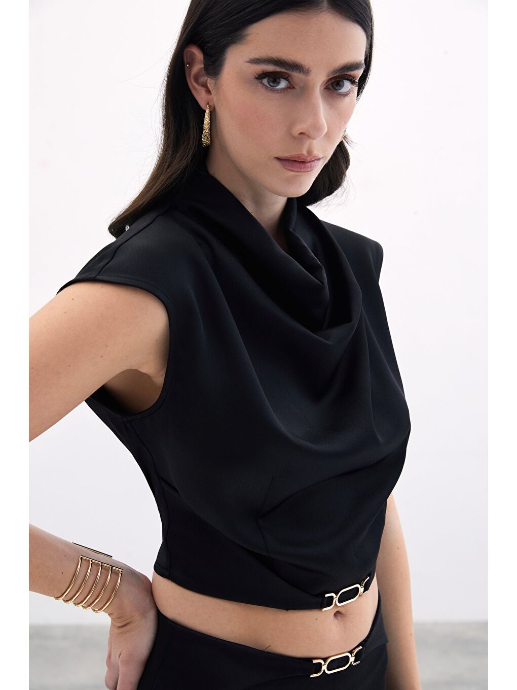 Toka Detaylı Degaje Bluz - Siyah-2