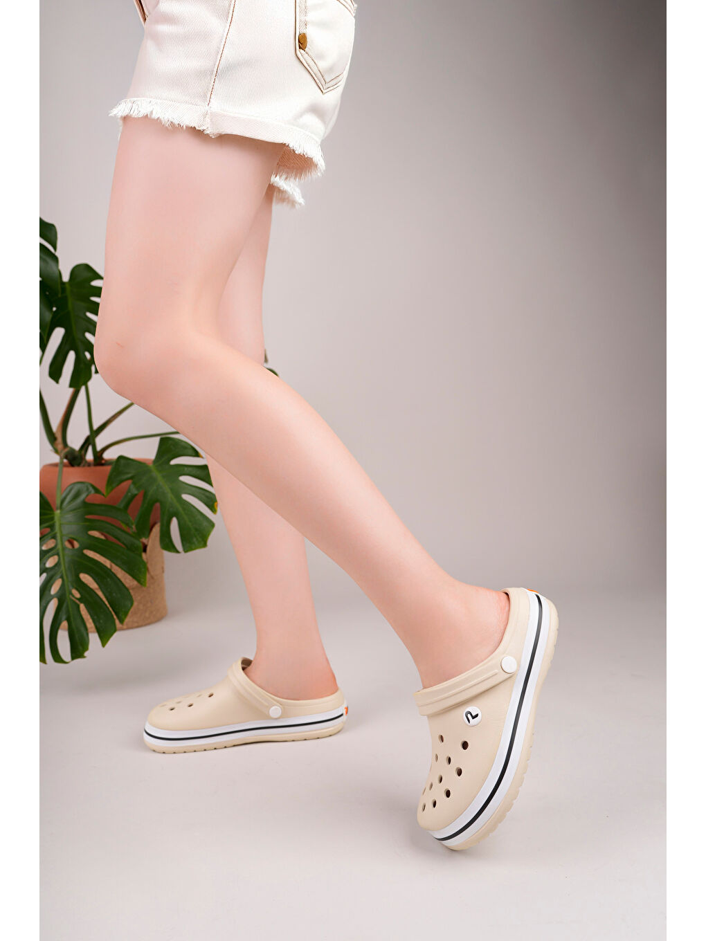 Bej Unisex Bant Detaylı Günlük Rahat Terlik-1