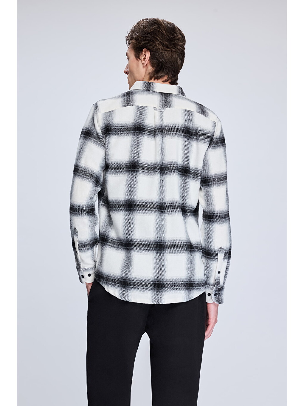 Siyah Slim Fit Kareli Düğmeli Yaka Uzun Kollu Pamuklu Gömlek-4