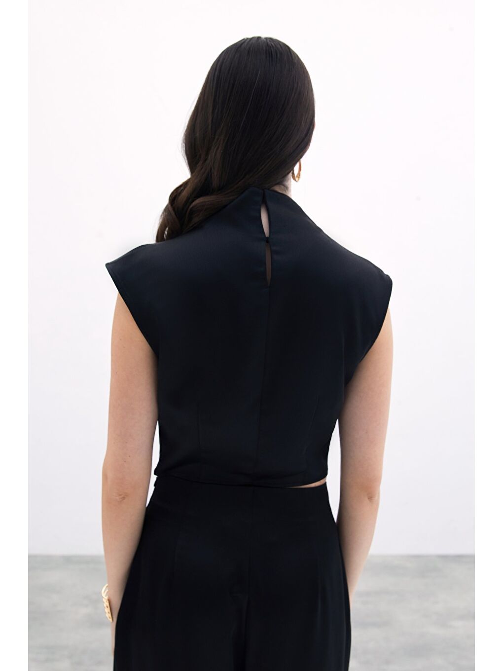 Toka Detaylı Degaje Bluz - Siyah-4