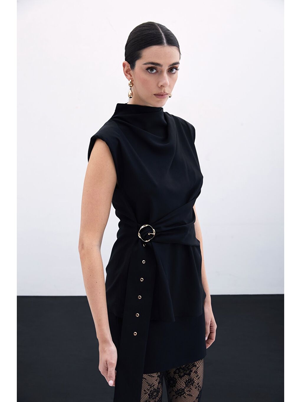 Kemerli Kolsuz Bluz - Siyah-5